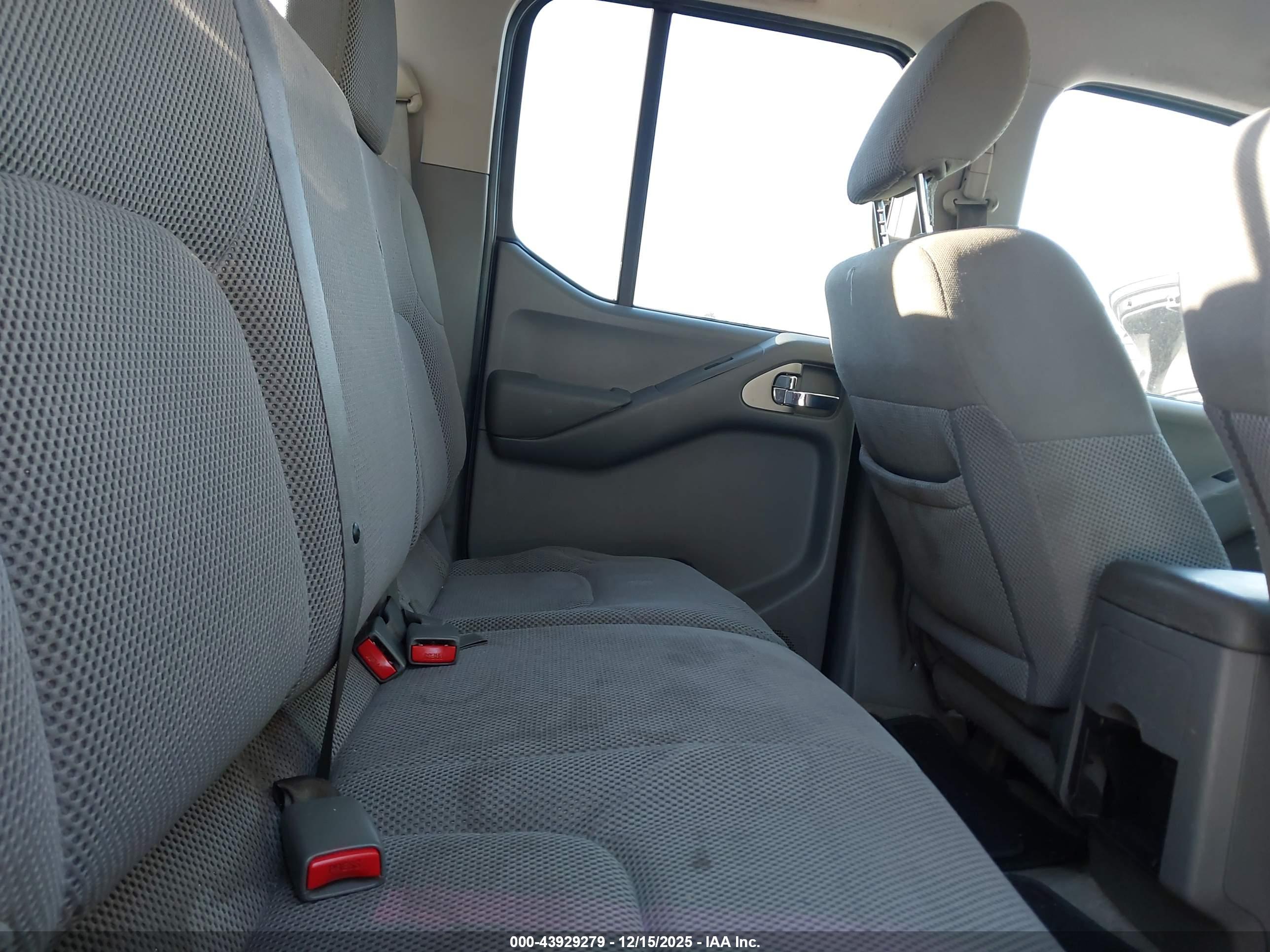 NISSAN FRONTIER image 8