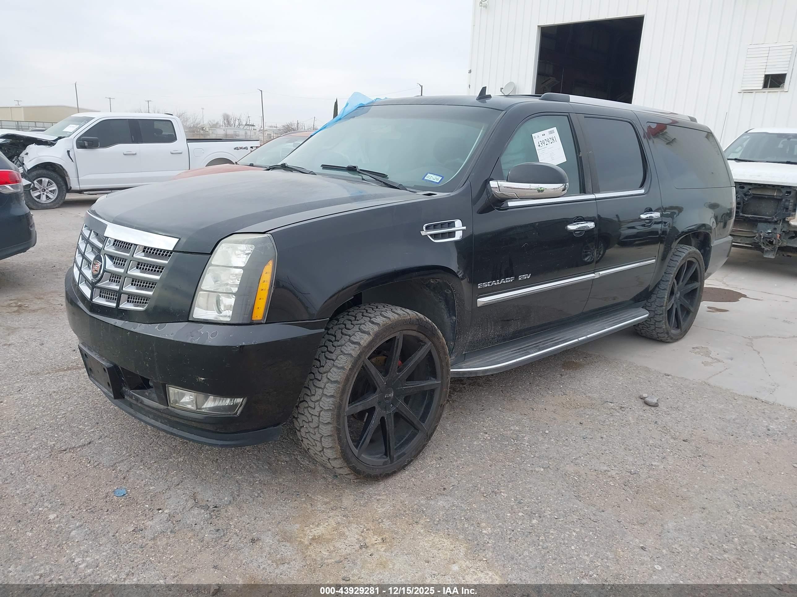 CADILLAC ESCALADE image 2