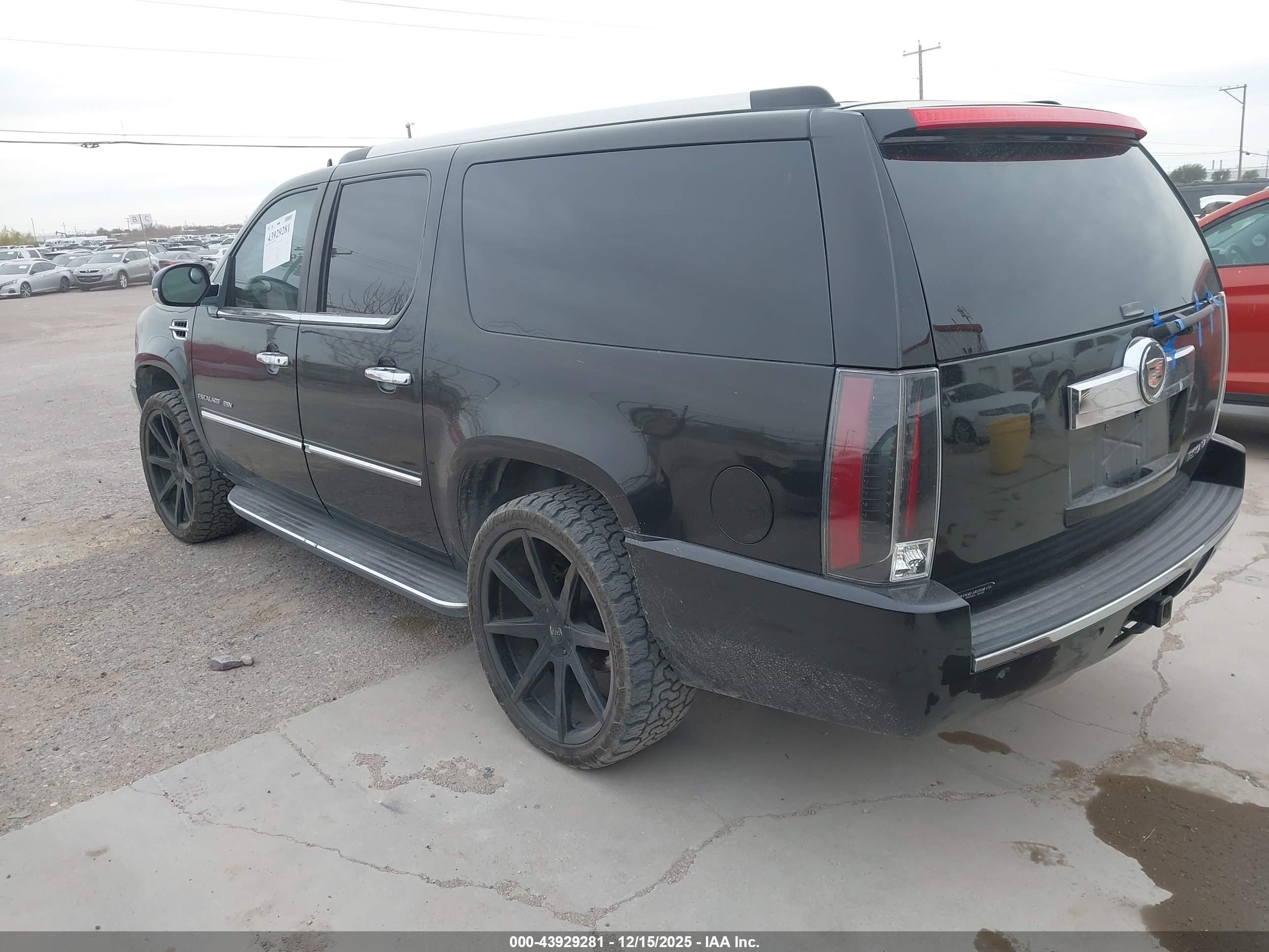 CADILLAC ESCALADE image 3