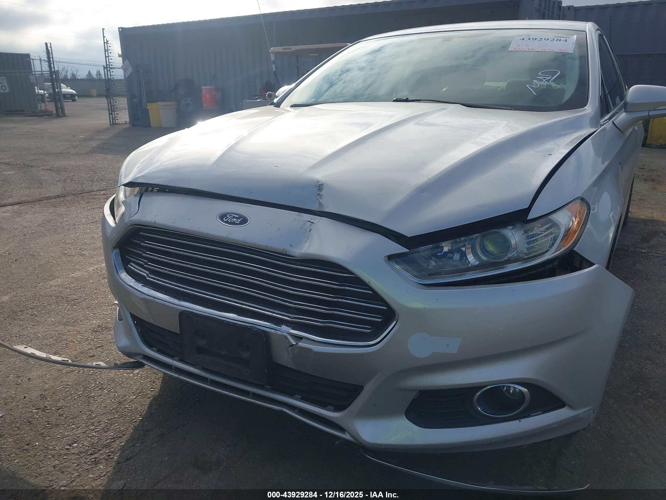 FORD FUSION image 6