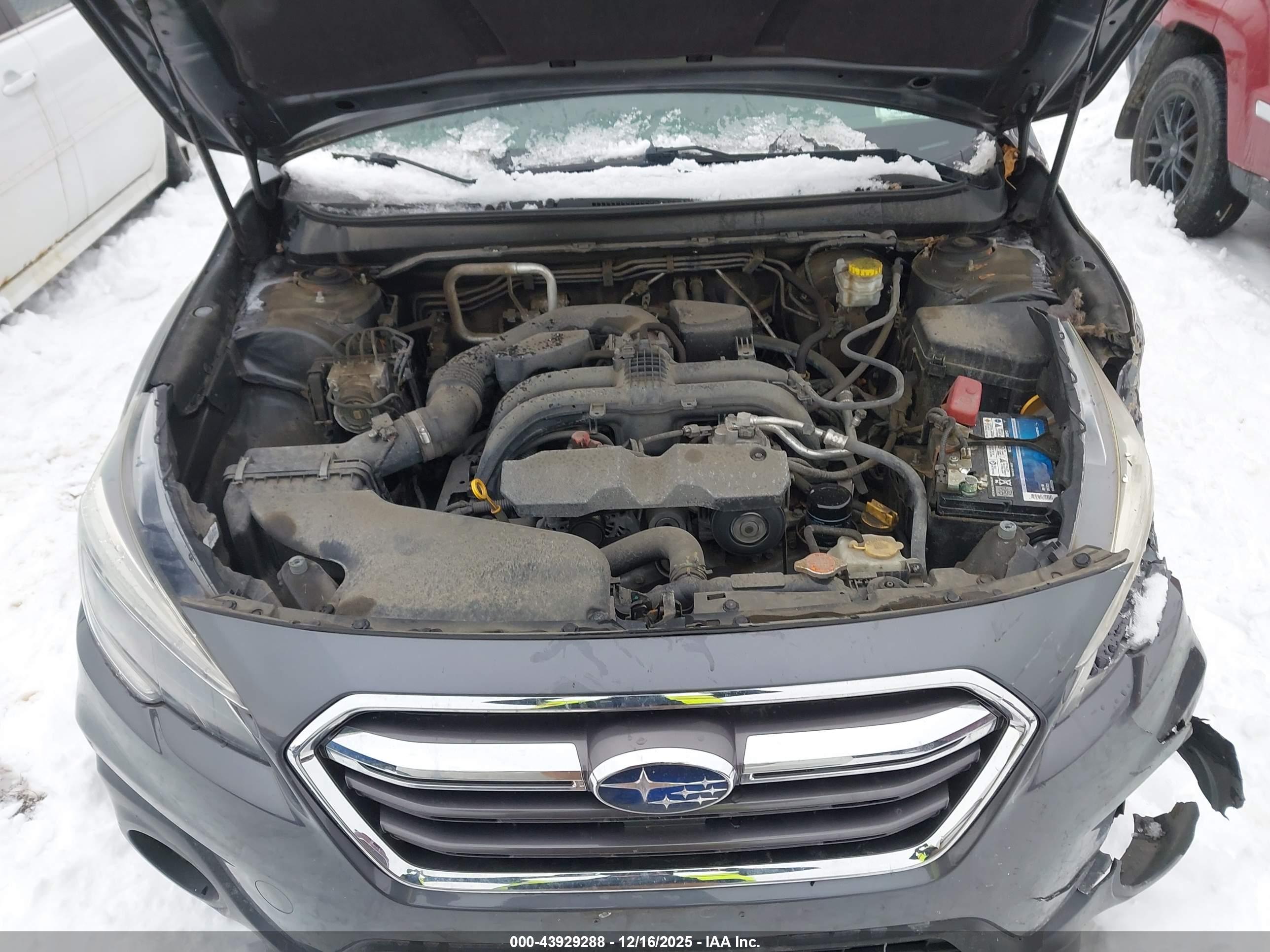 SUBARU OUTBACK image 10