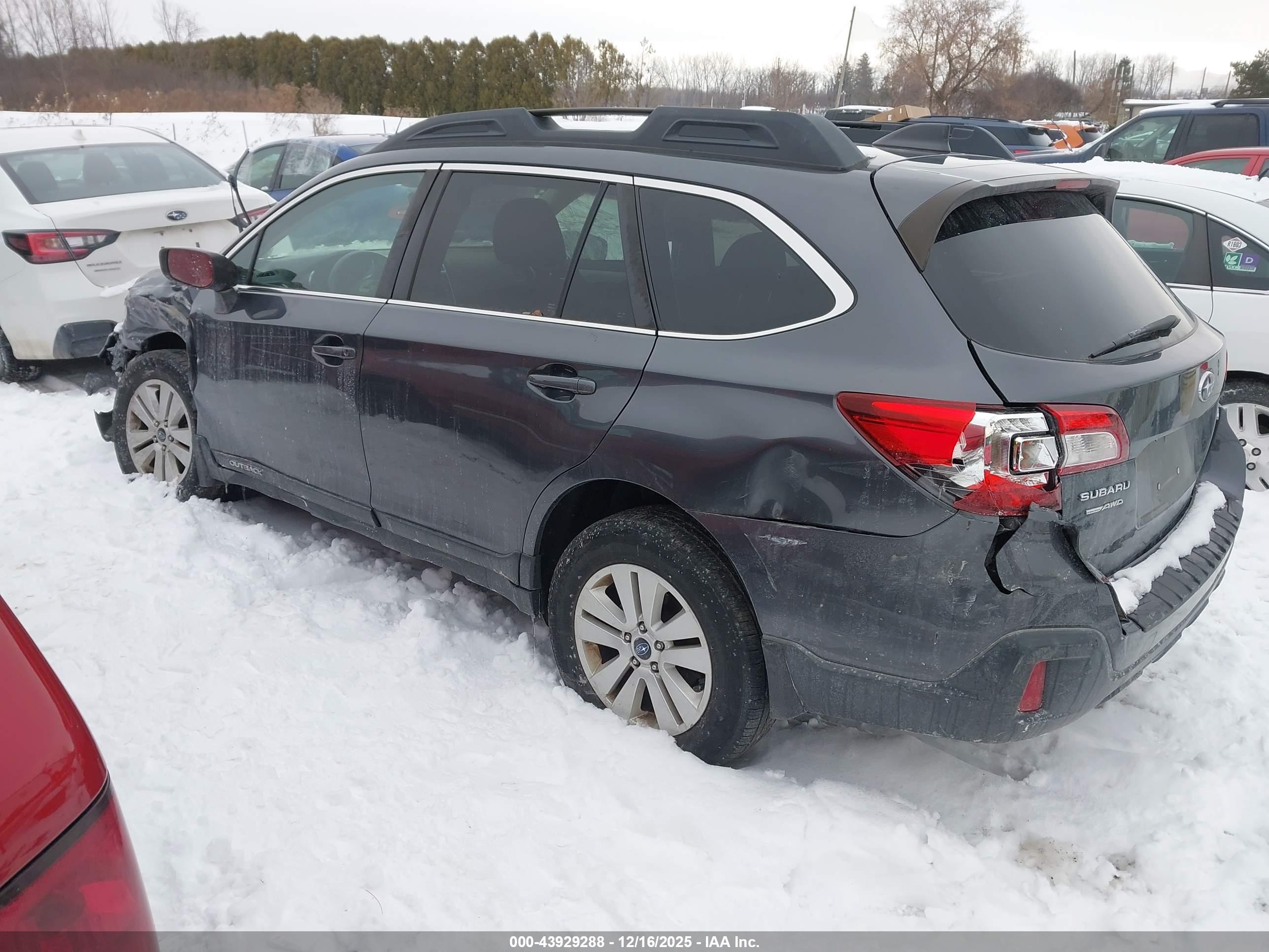 SUBARU OUTBACK image 3