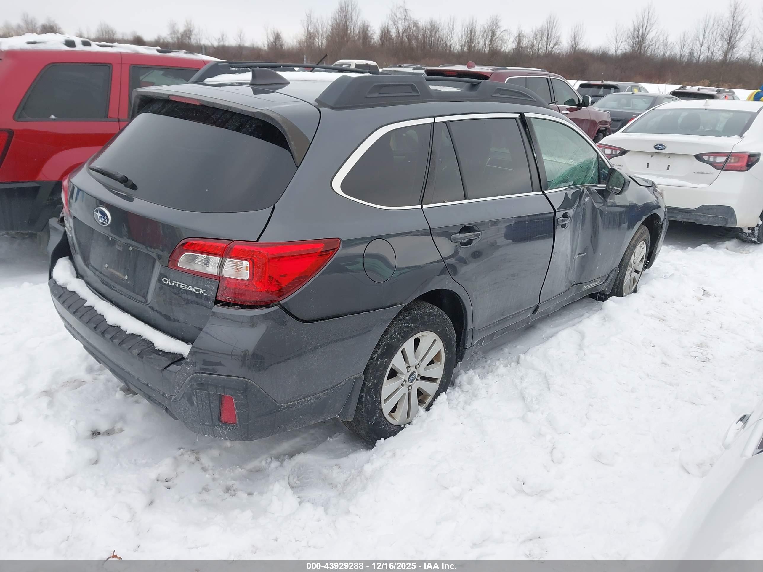 SUBARU OUTBACK image 4