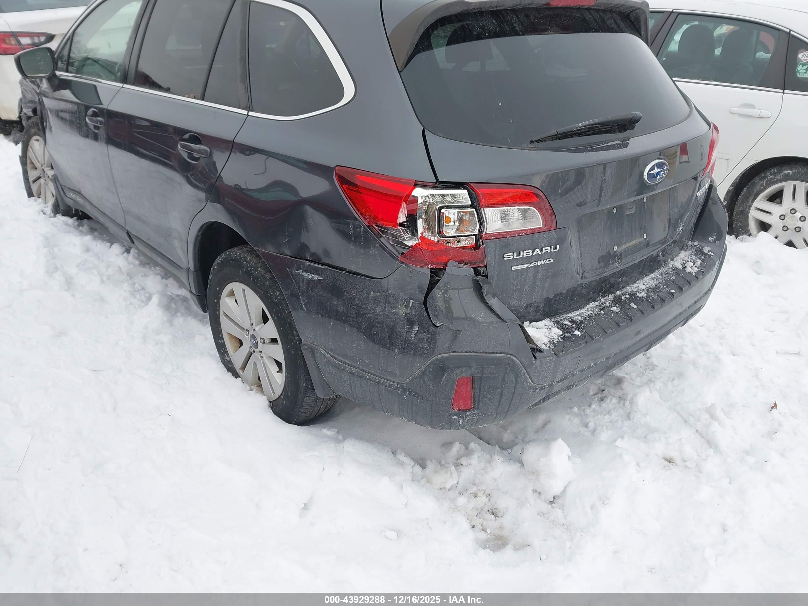 SUBARU OUTBACK image 6