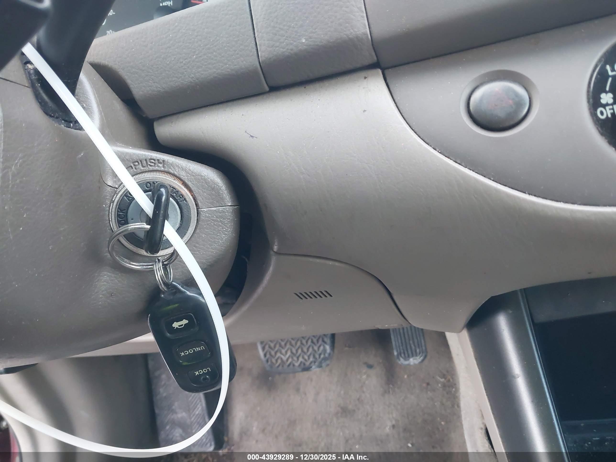 TOYOTA CAMRY image 11