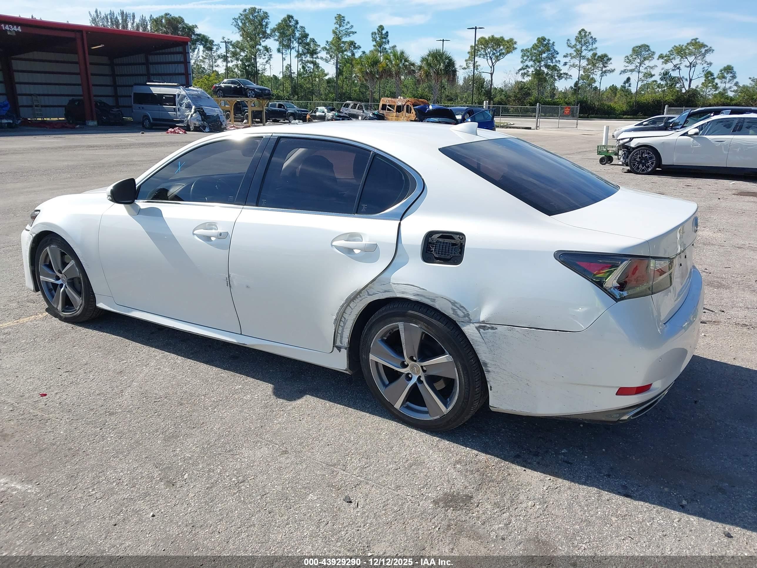 LEXUS GS image 3