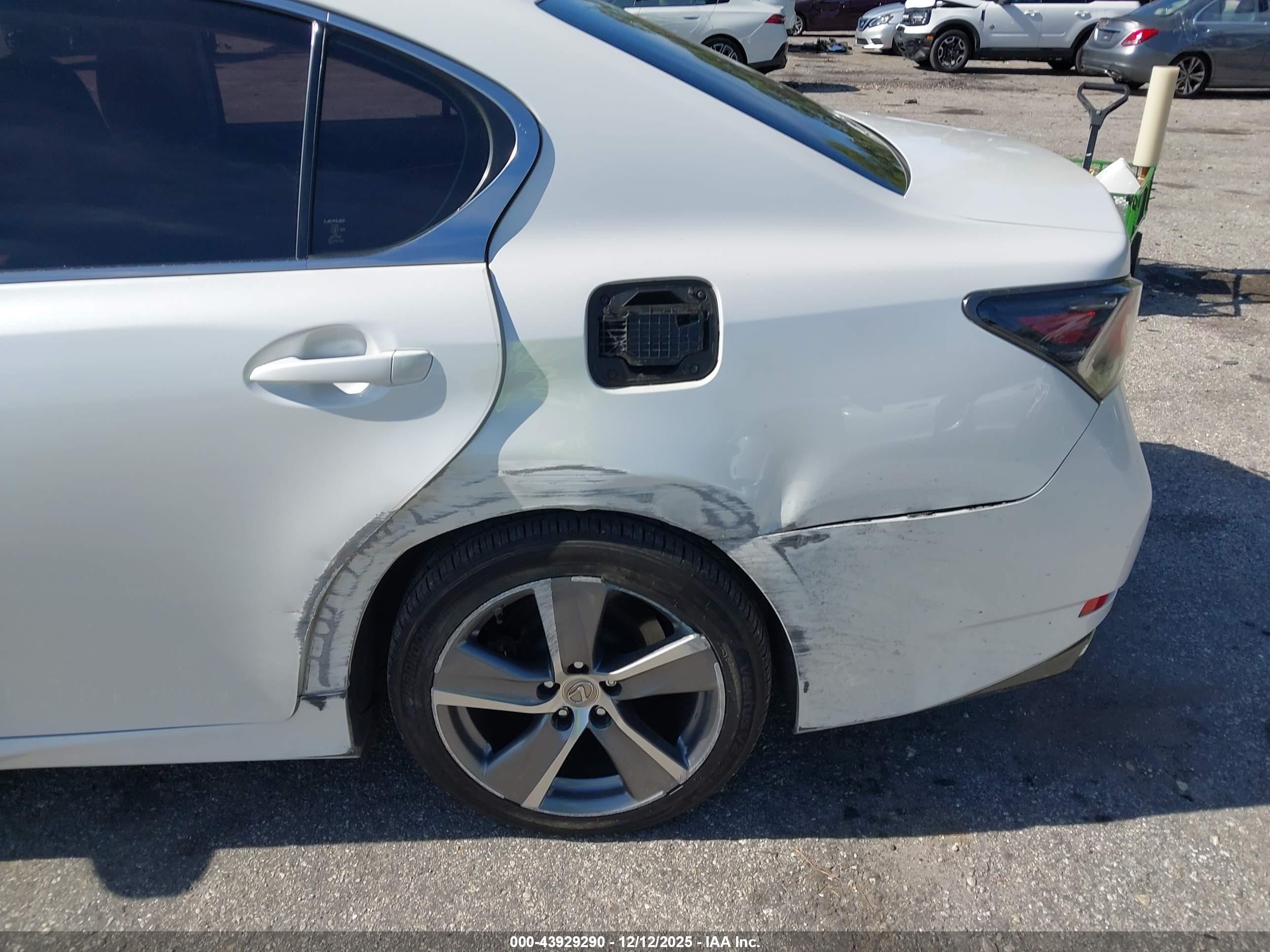 LEXUS GS image 6