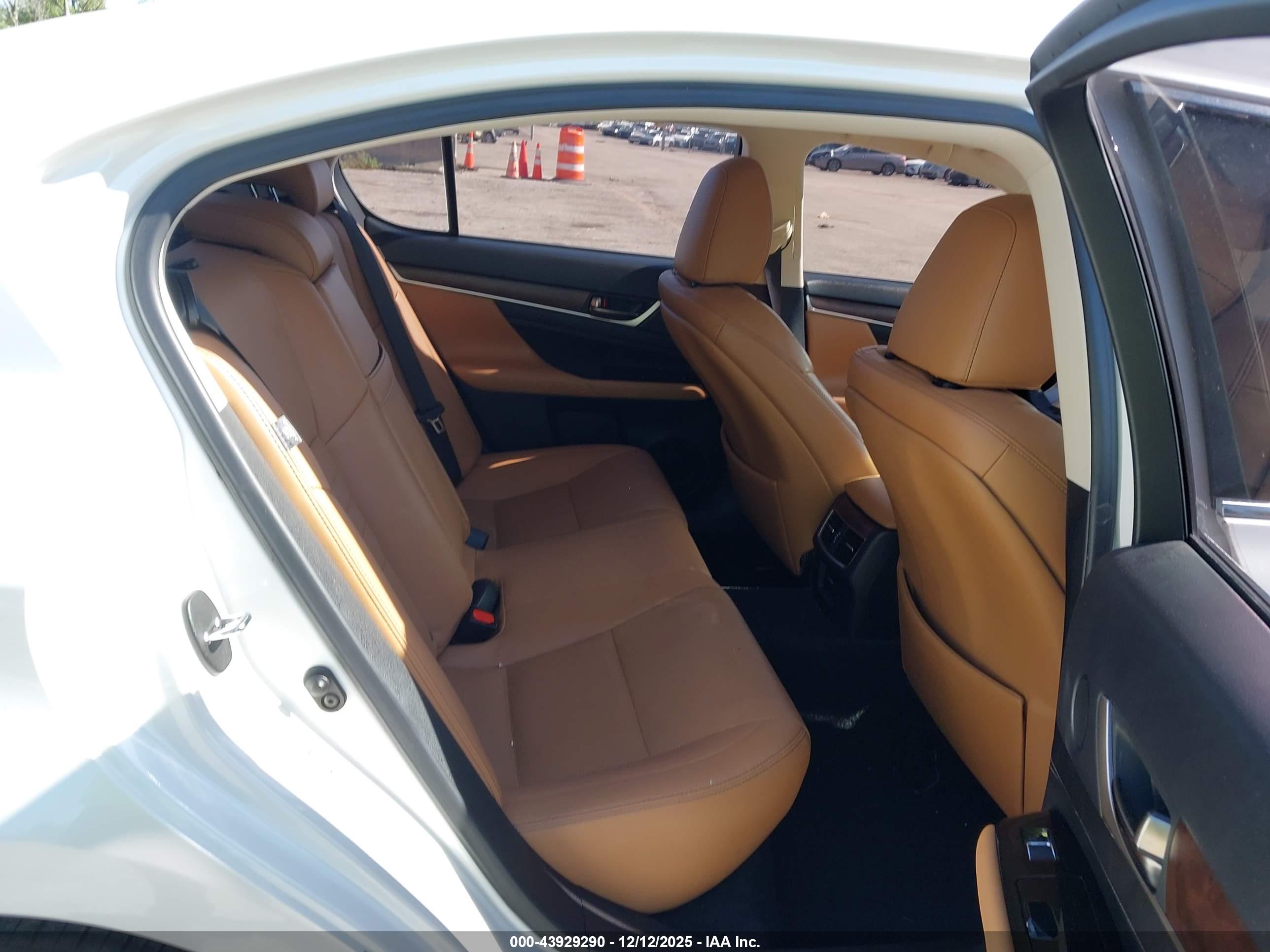 LEXUS GS image 8