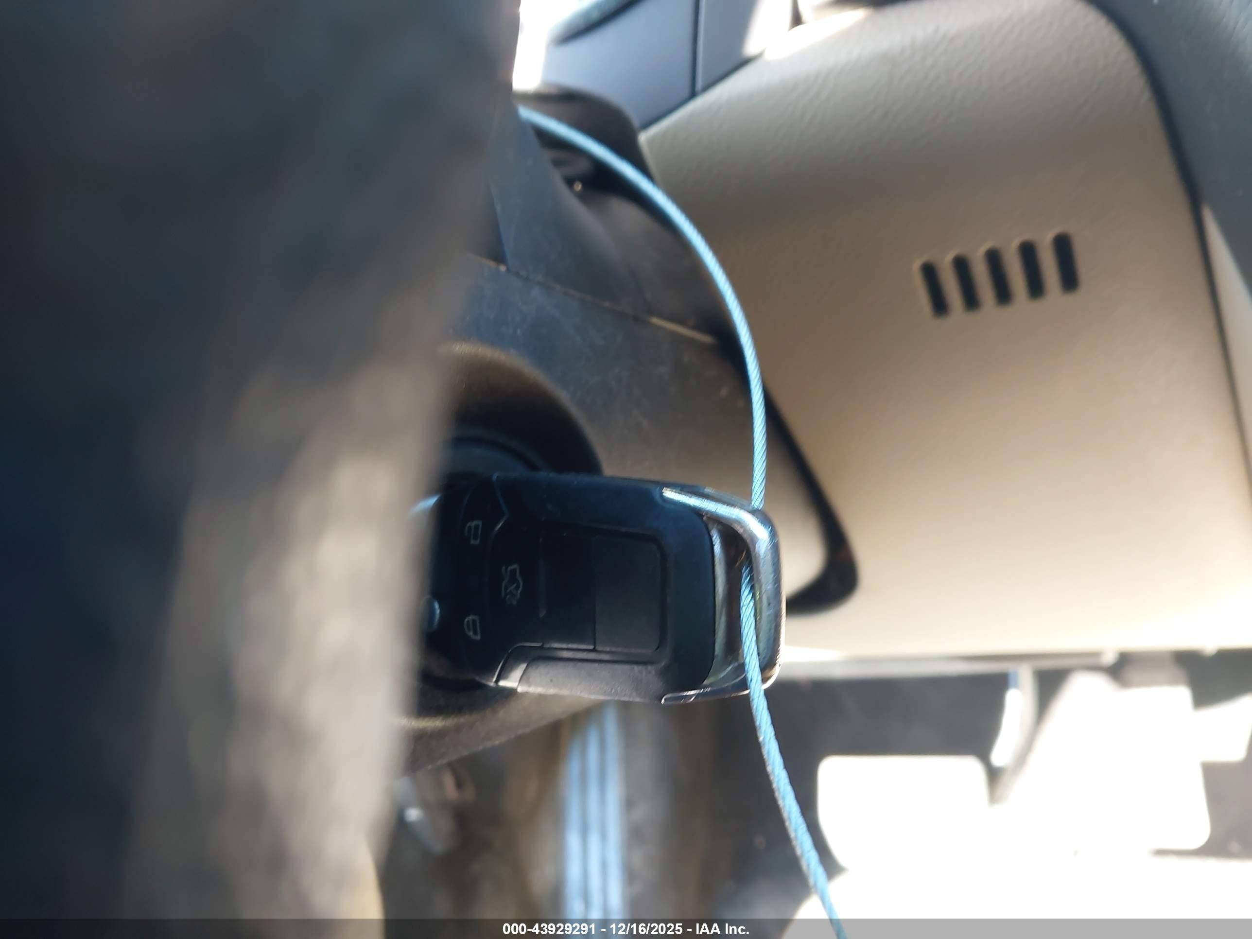 FORD FUSION image 11