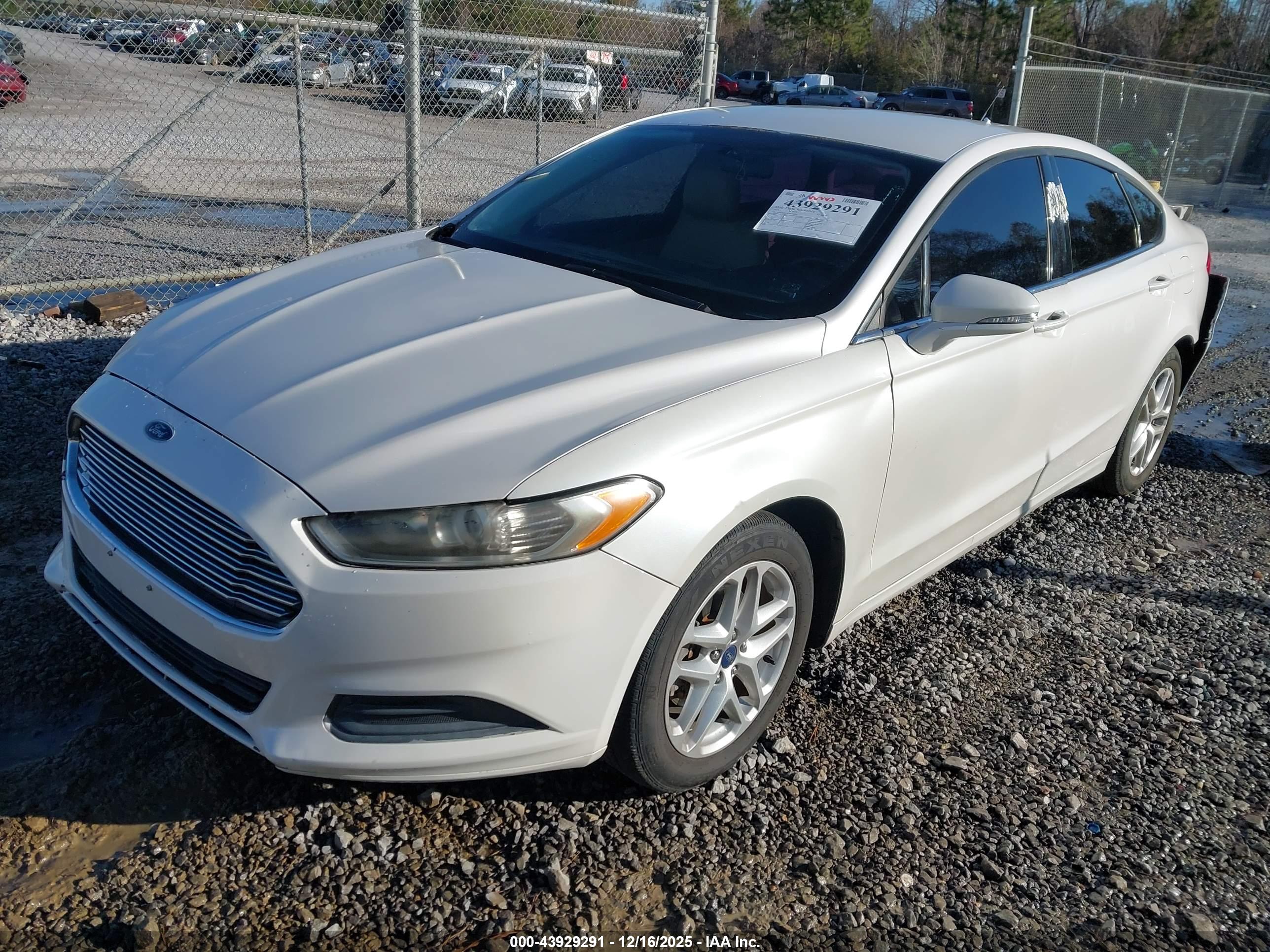 FORD FUSION image 2