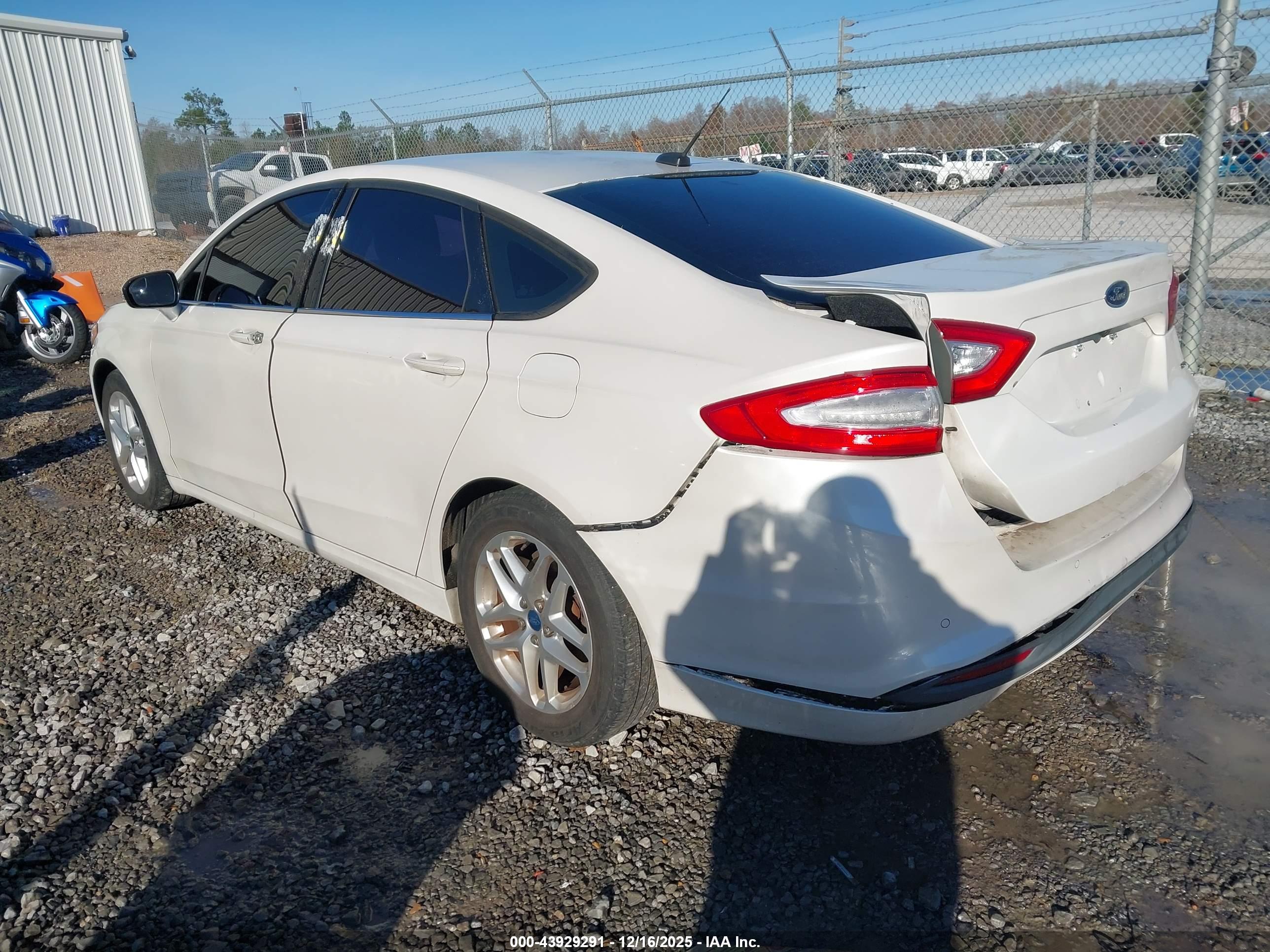 FORD FUSION image 3