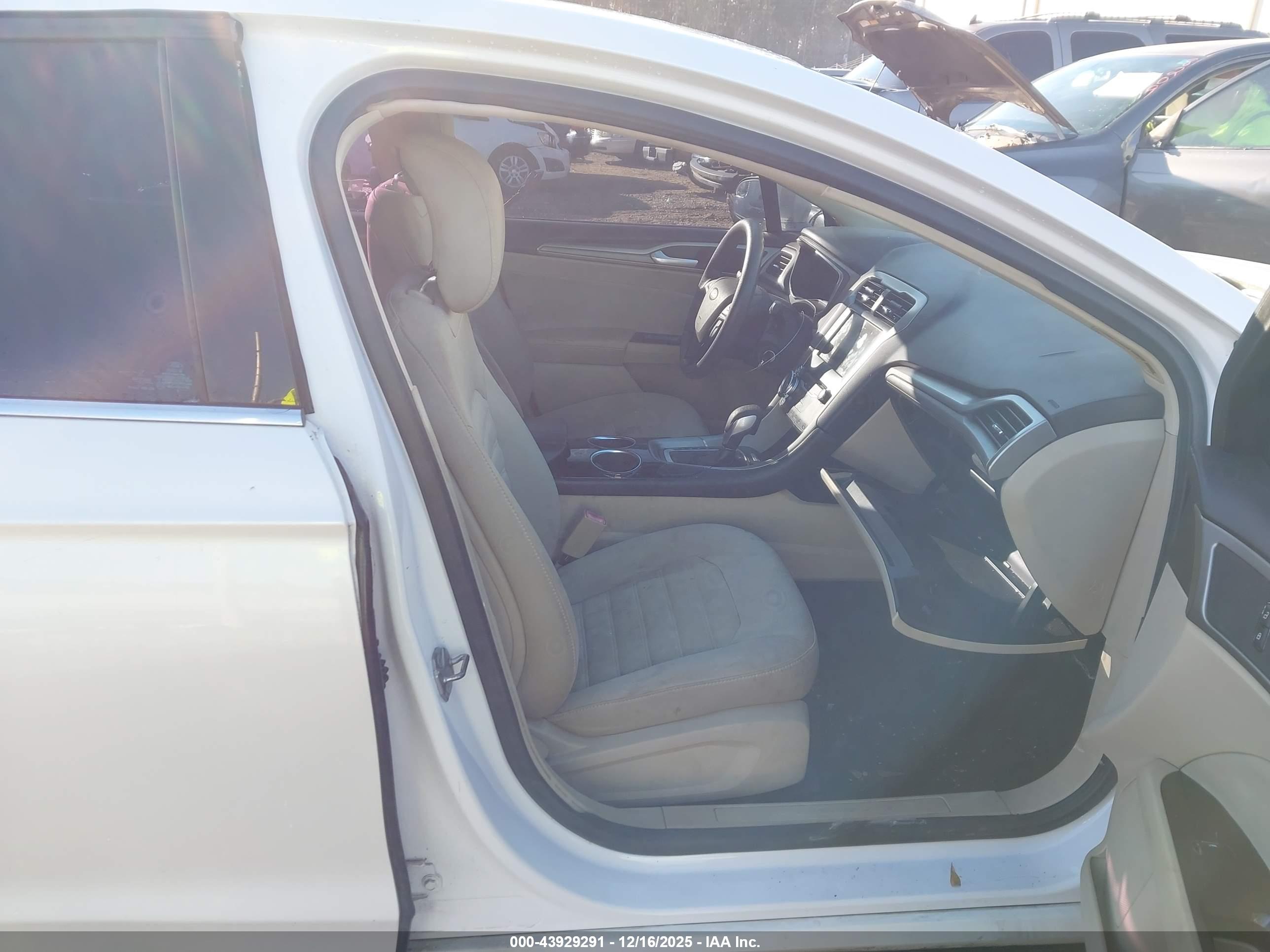 FORD FUSION image 5