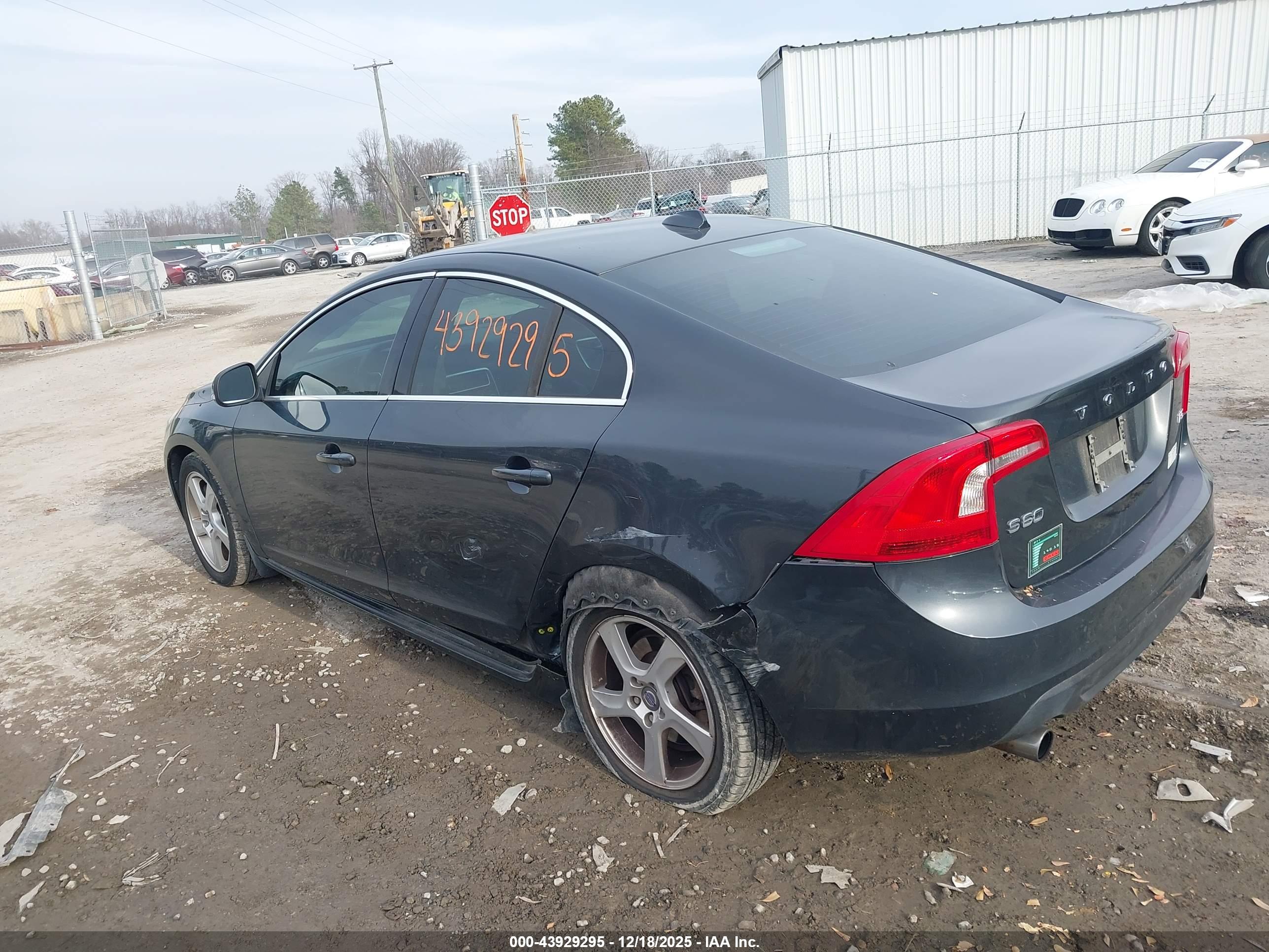VOLVO S60 image 3