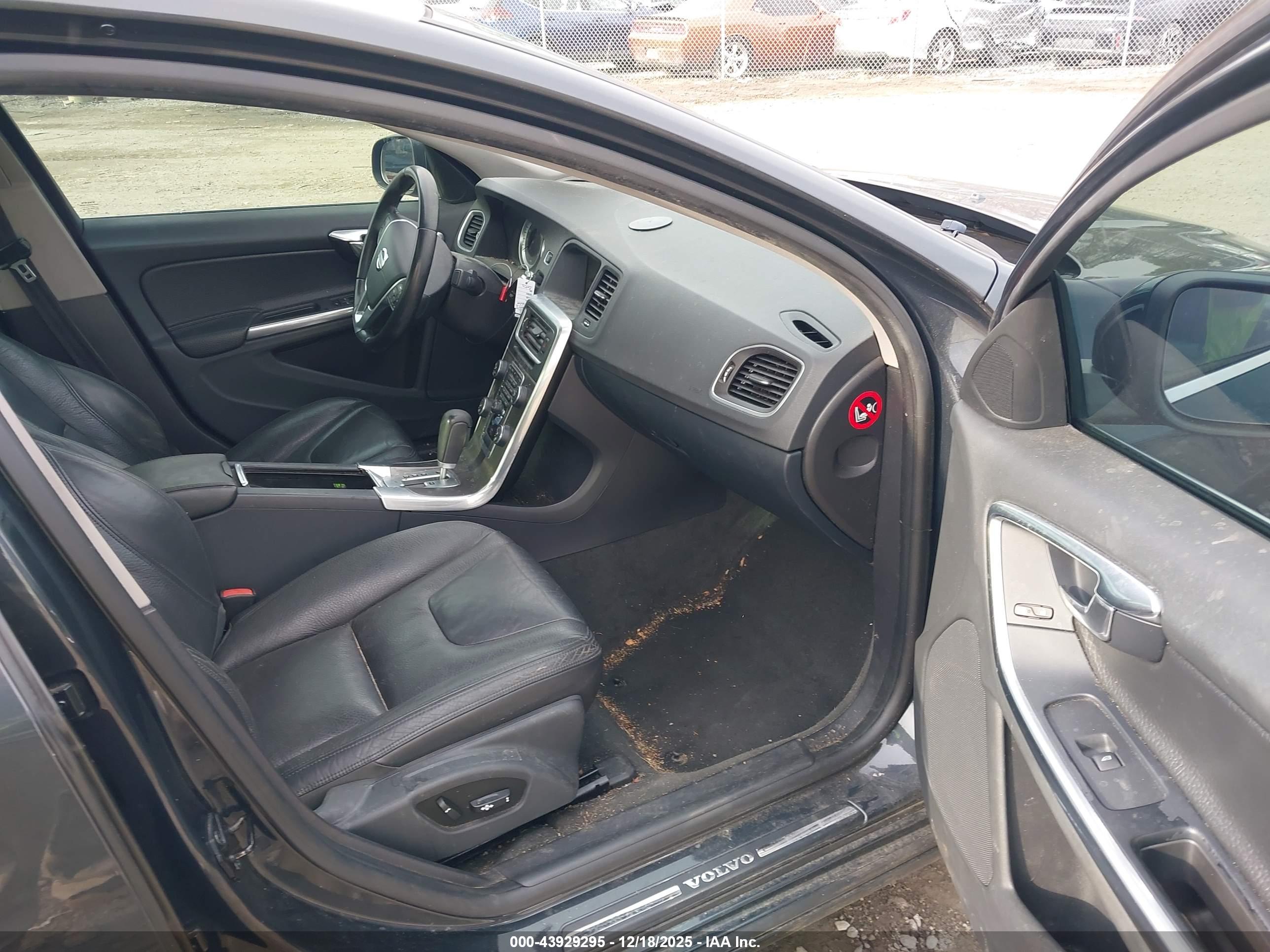 VOLVO S60 image 5