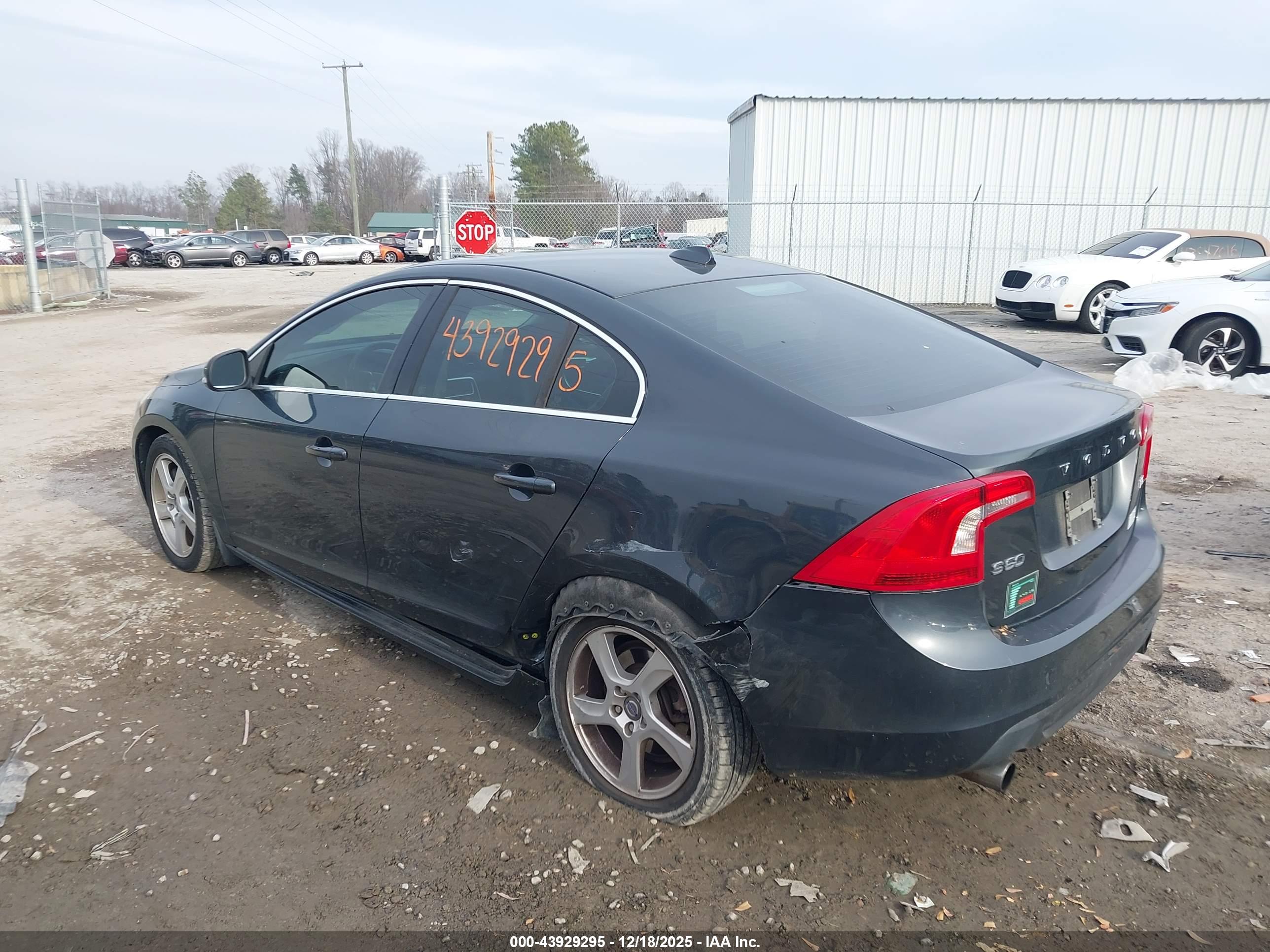 VOLVO S60 image 6