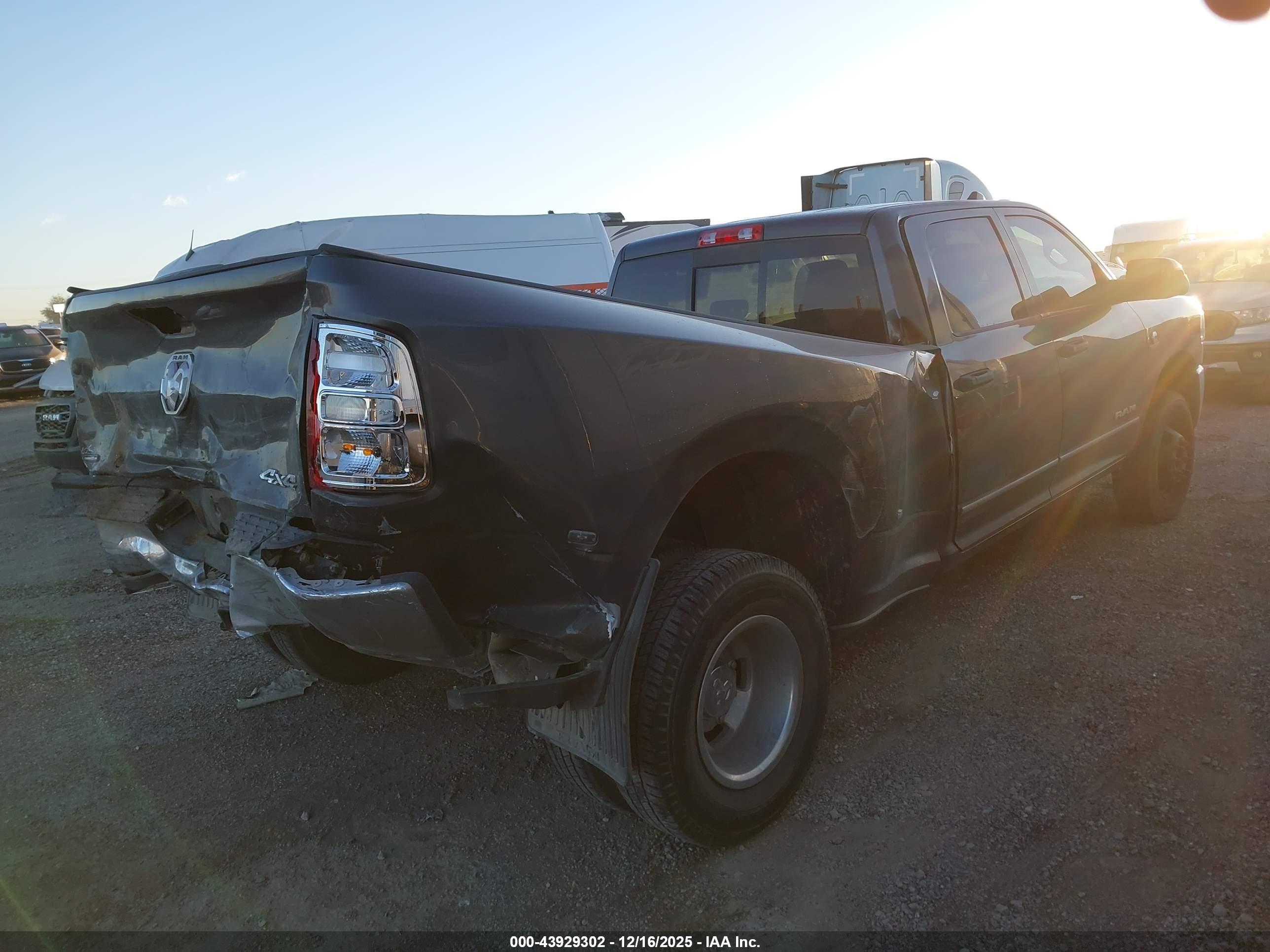 RAM 3500 image 4