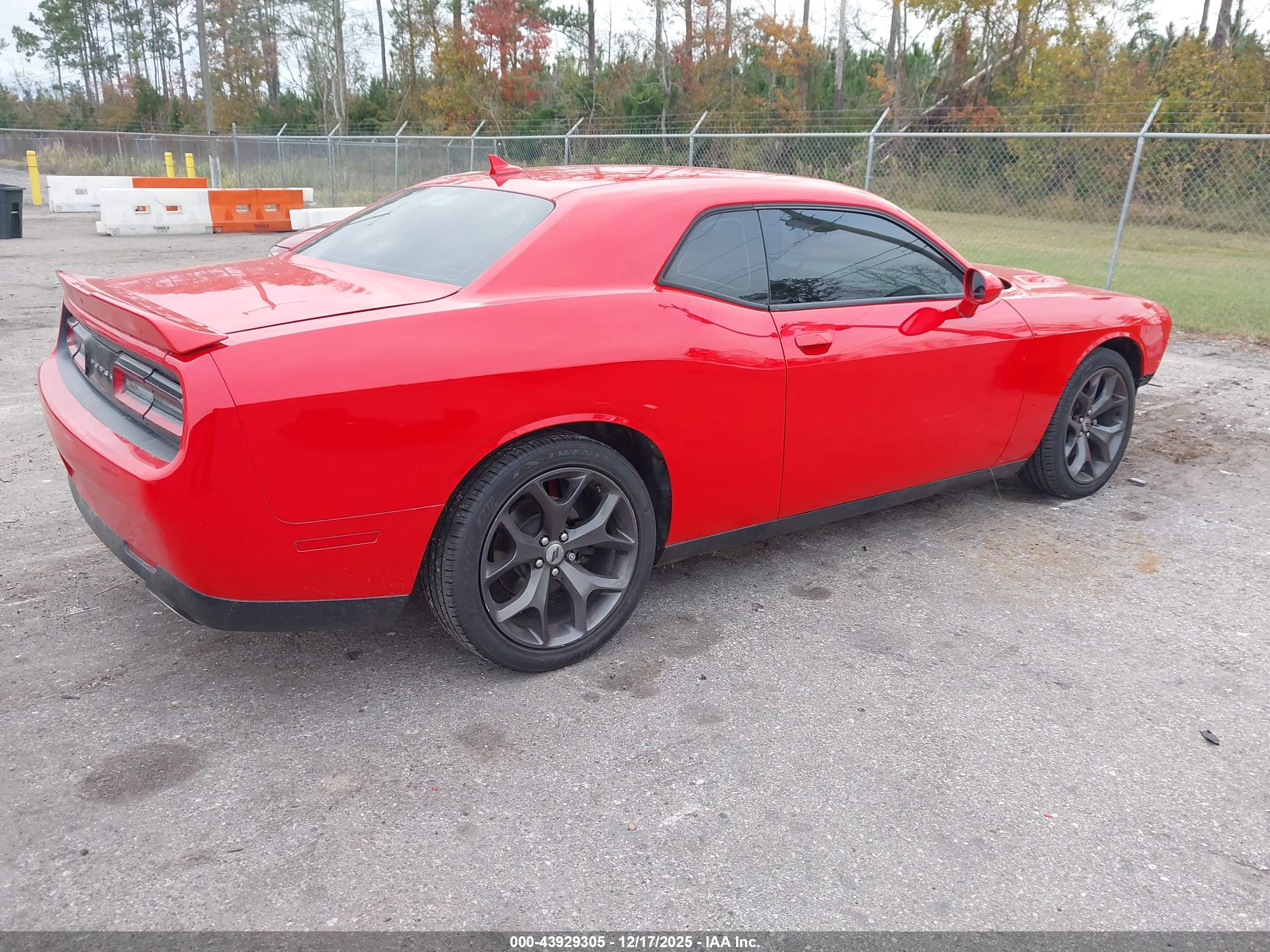DODGE CHALLENGER image 4