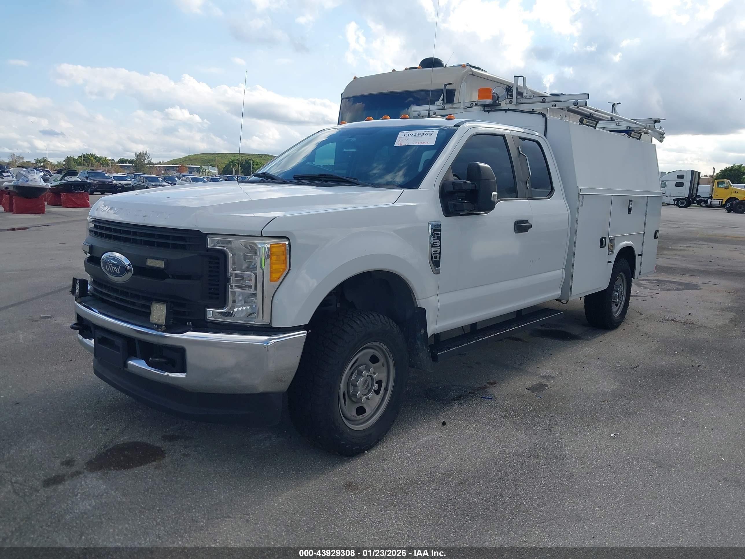 FORD F-350 image 2