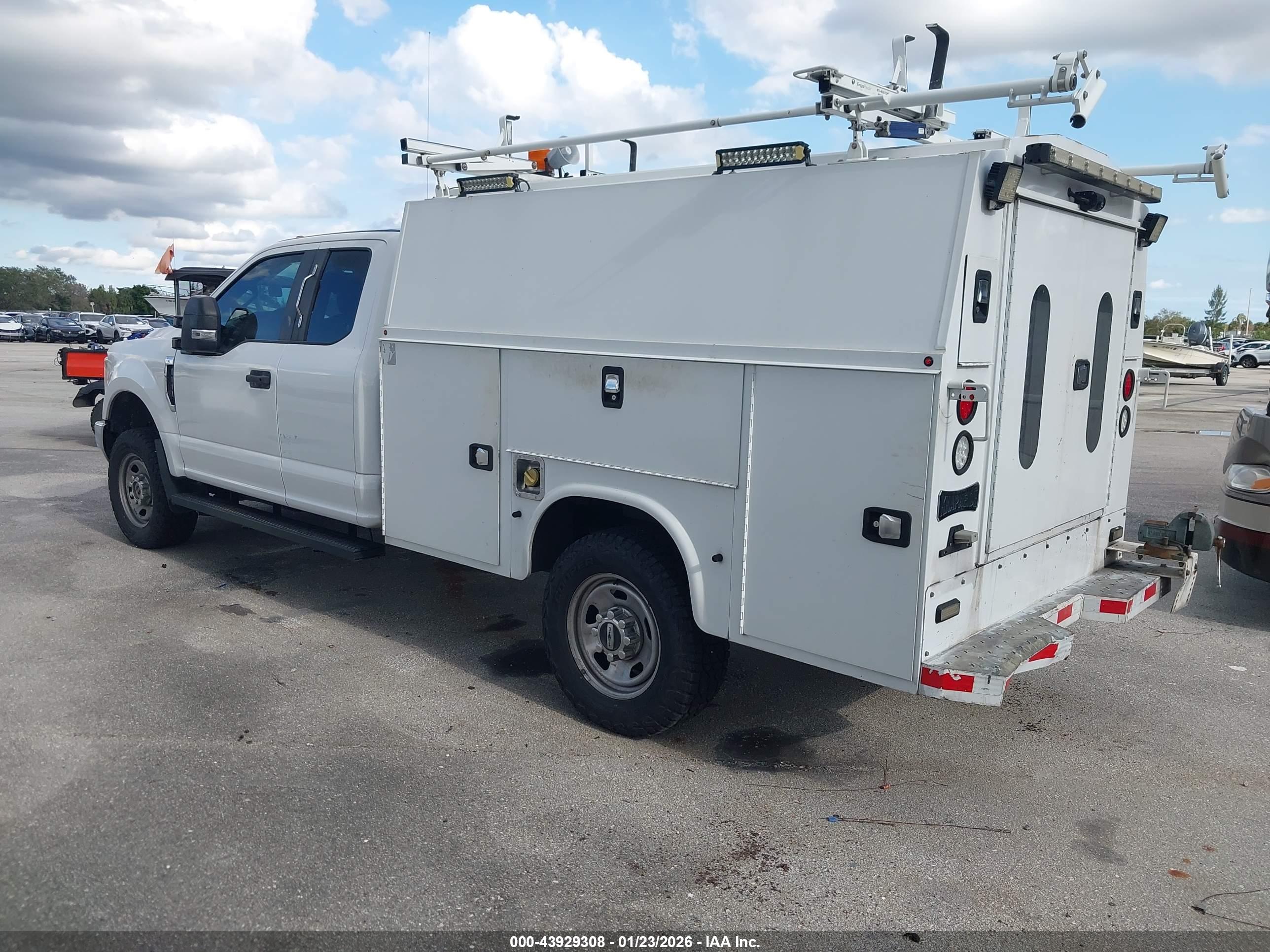 FORD F-350 image 3