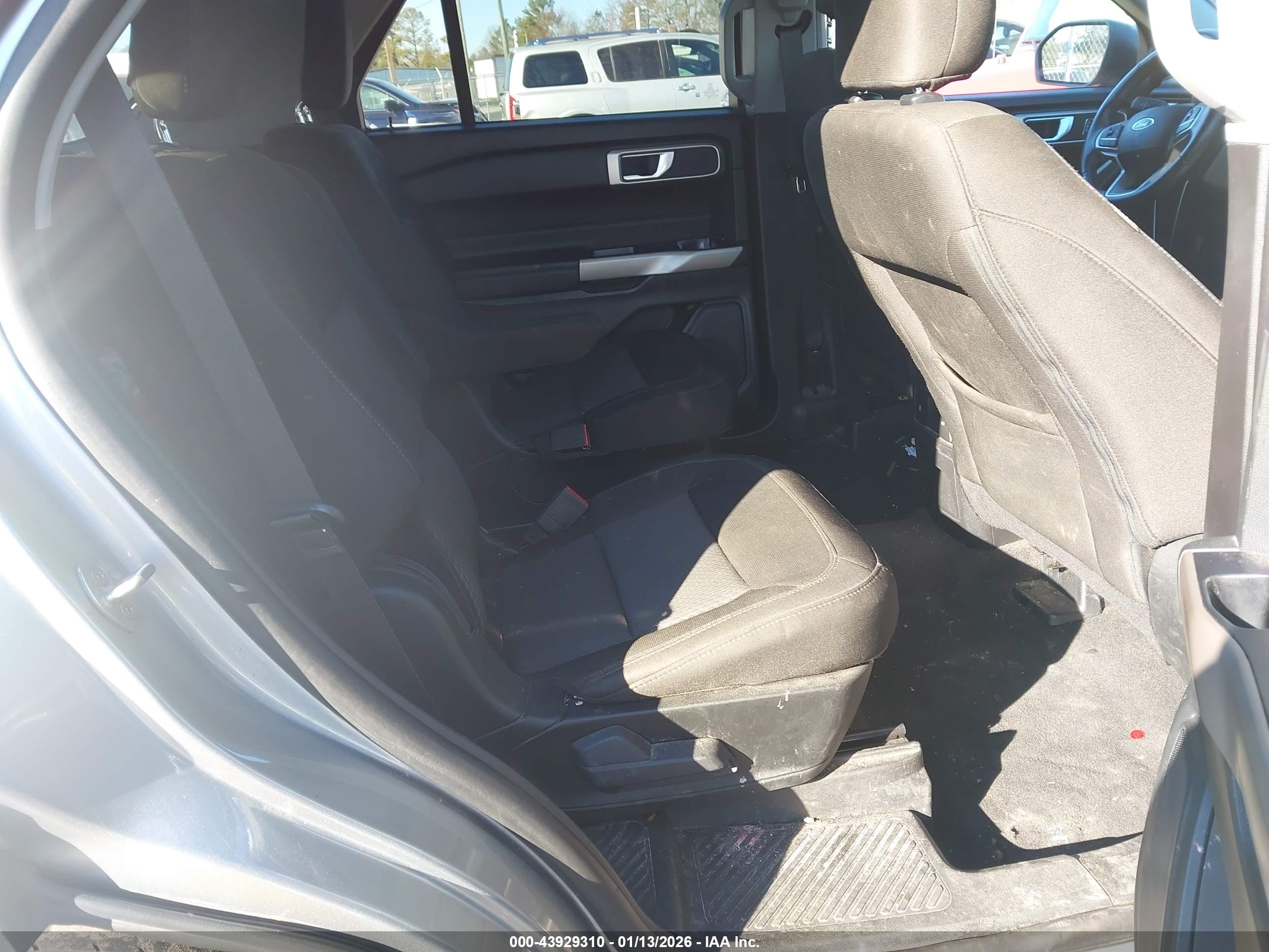 FORD EXPLORER image 8