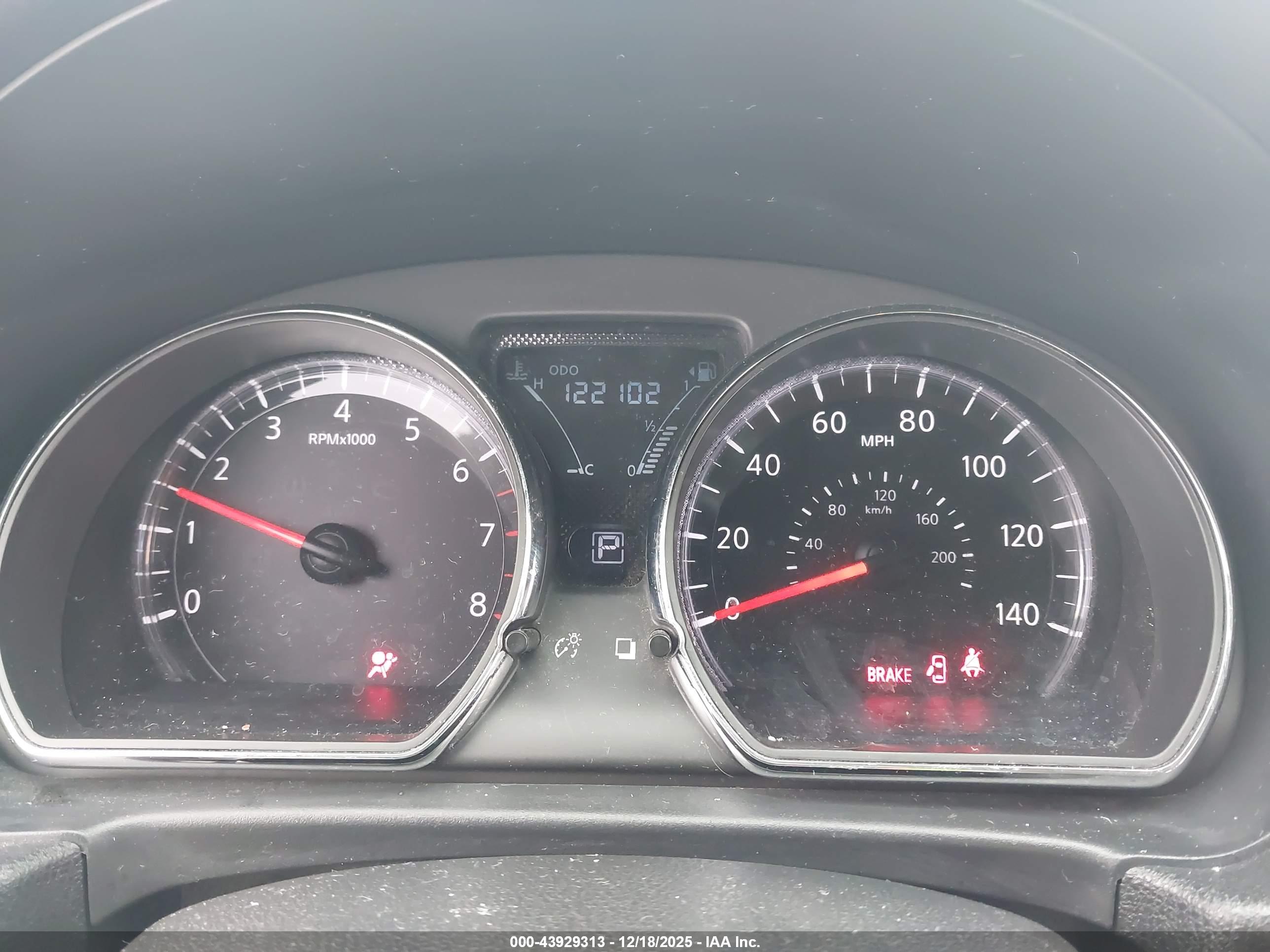 NISSAN VERSA image 7