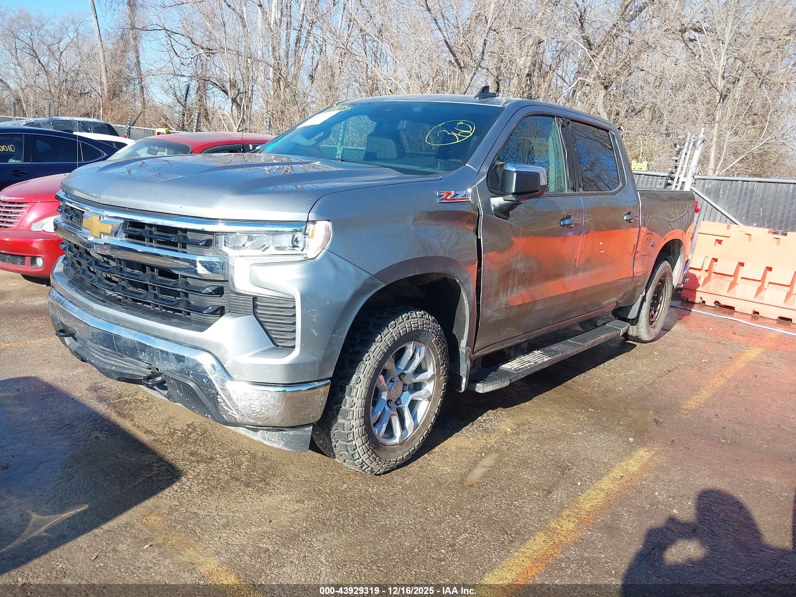 CHEVROLET SILVERADO image 2