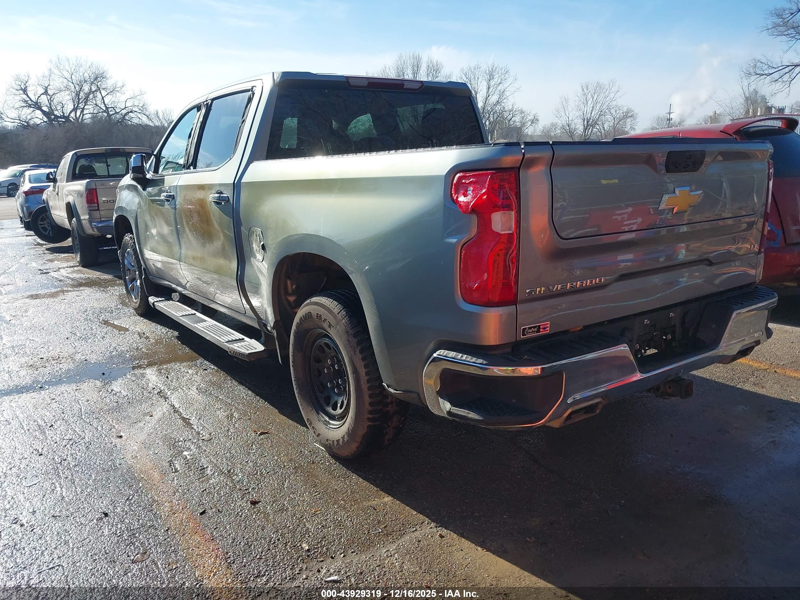 CHEVROLET SILVERADO image 3