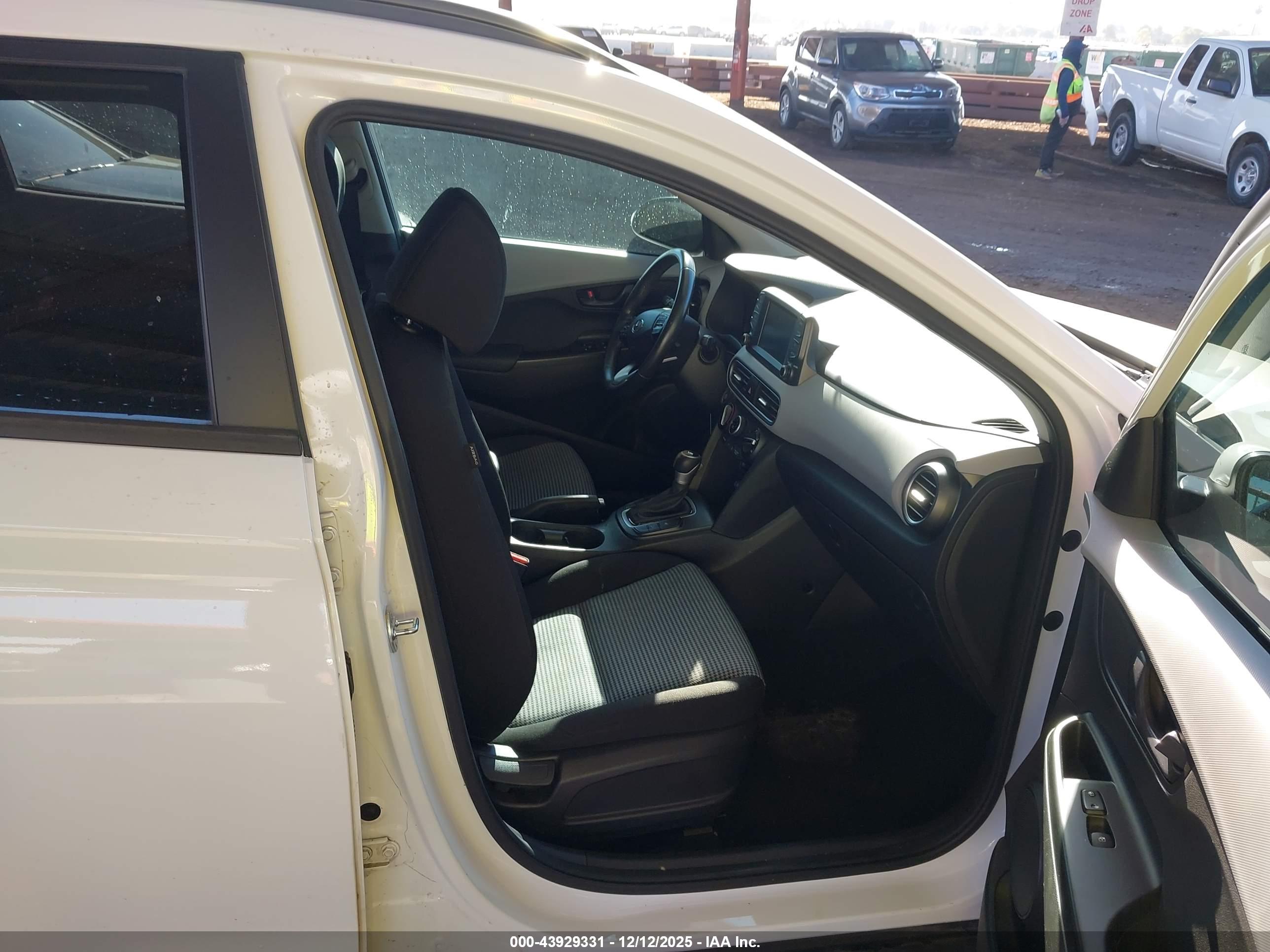 HYUNDAI KONA image 5