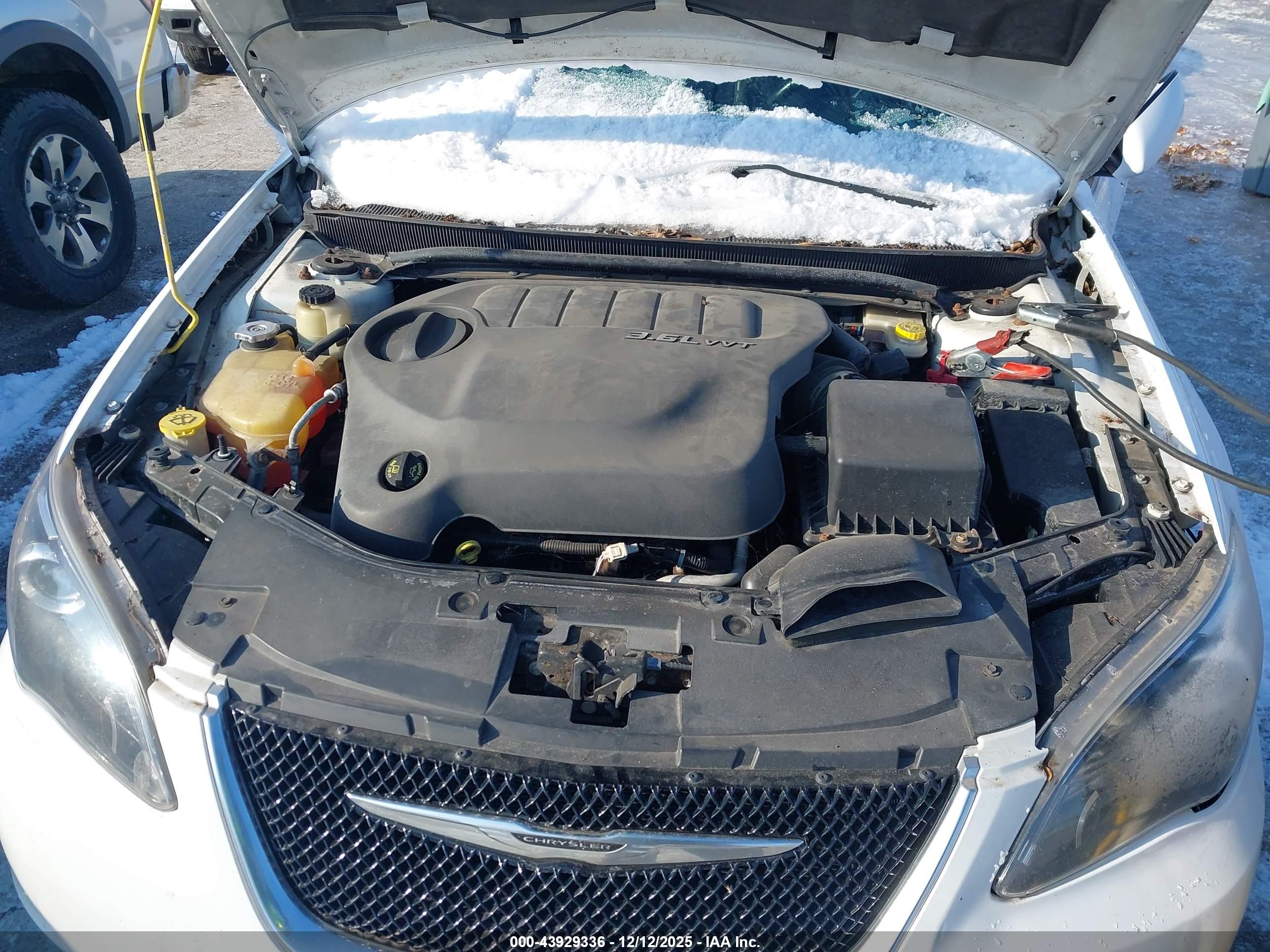 CHRYSLER 200 image 10