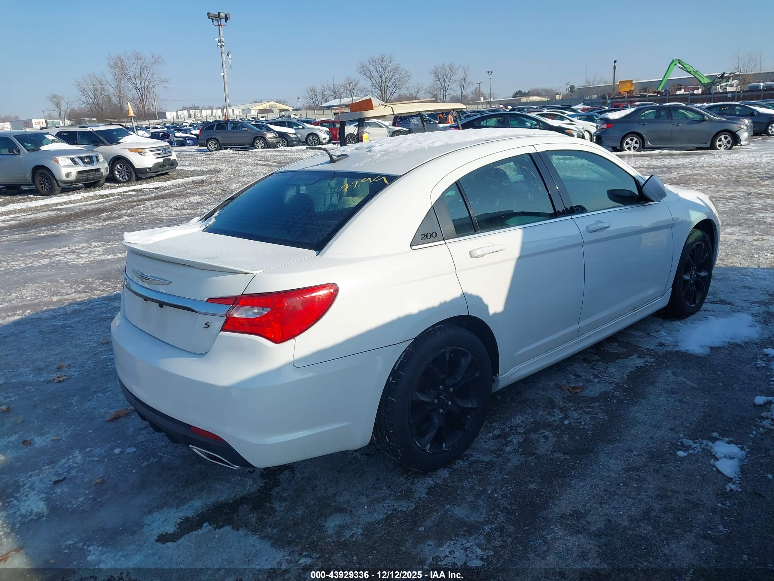 CHRYSLER 200 image 4