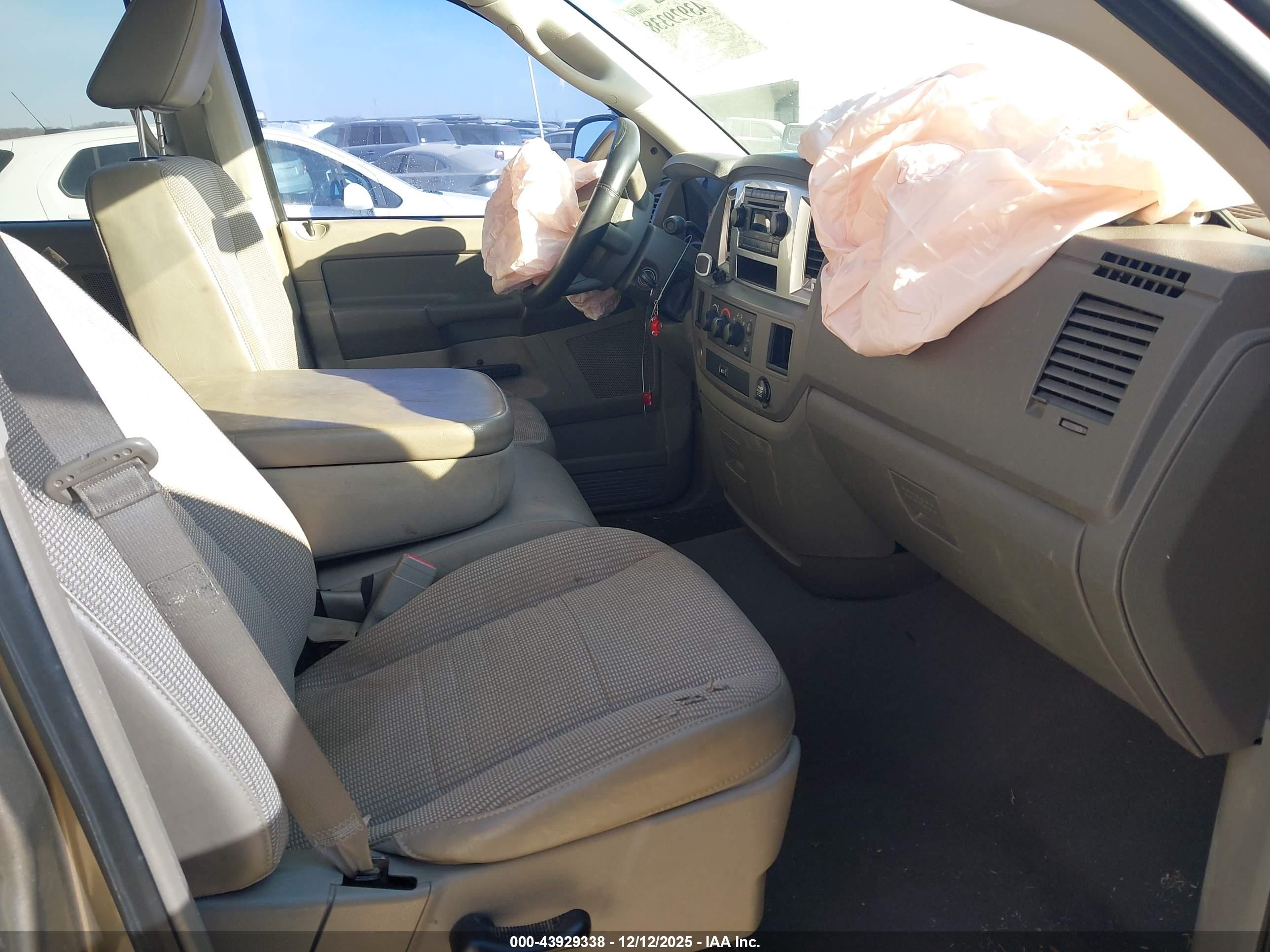 DODGE RAM image 5