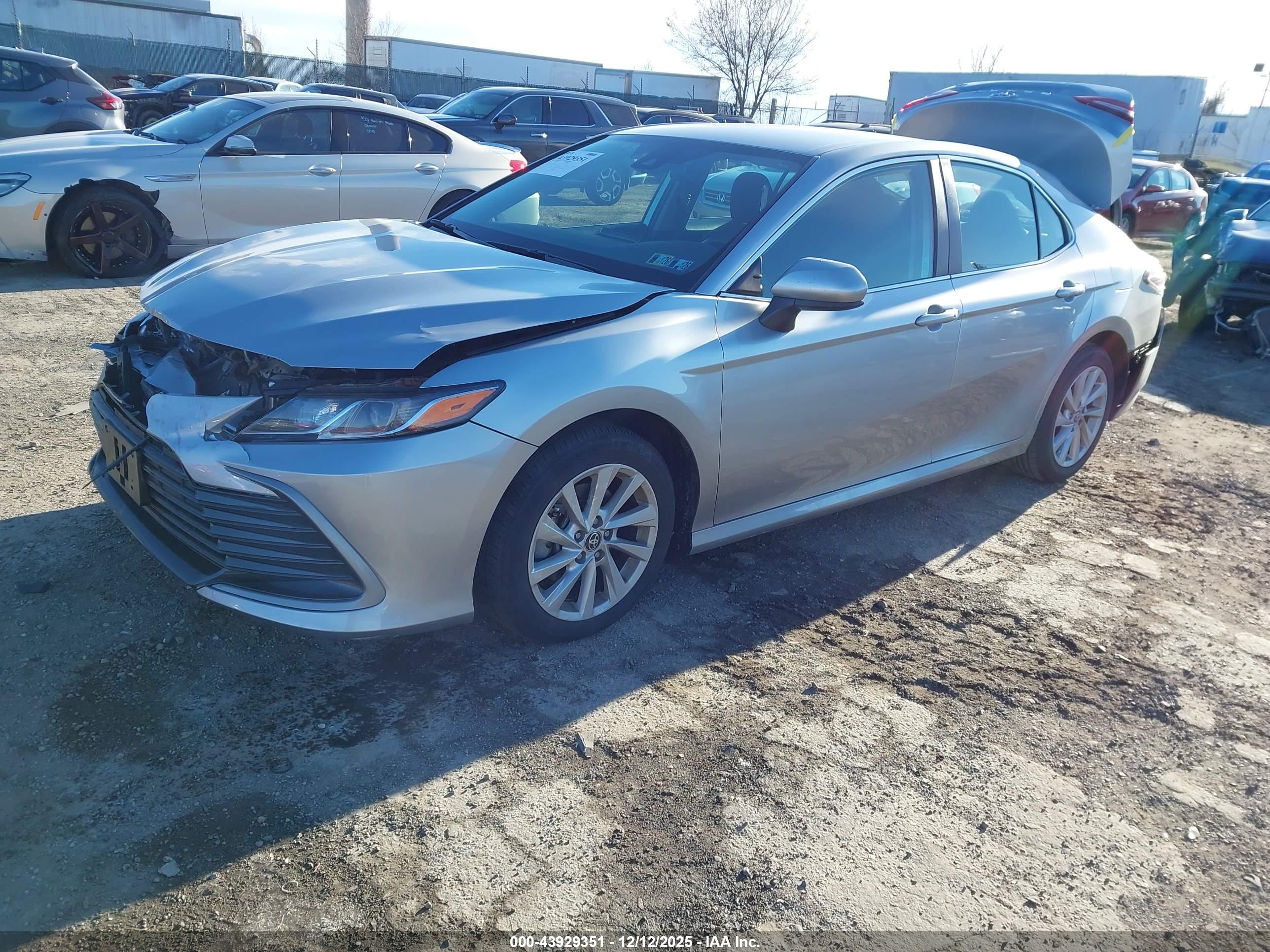 TOYOTA CAMRY image 2