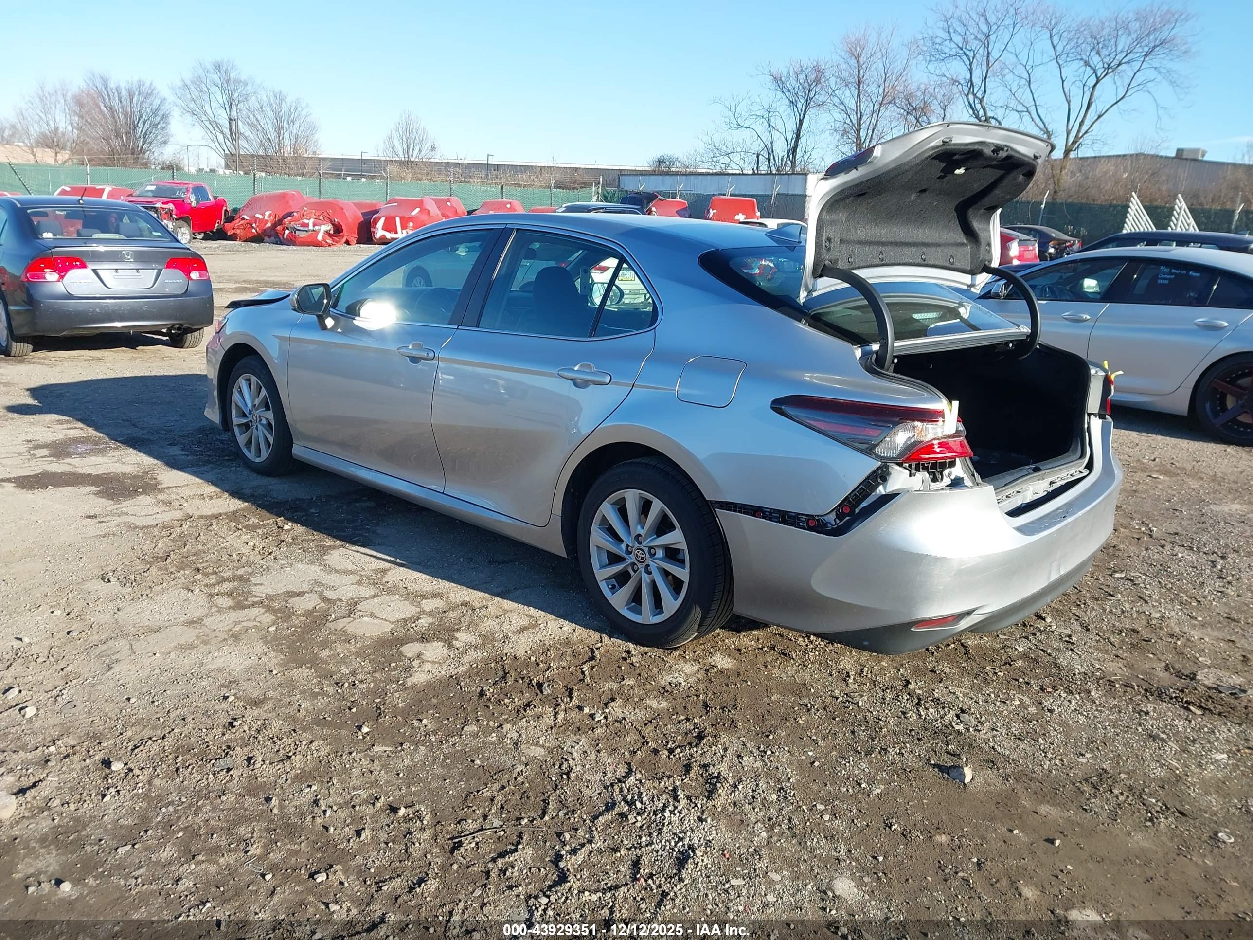 TOYOTA CAMRY image 3