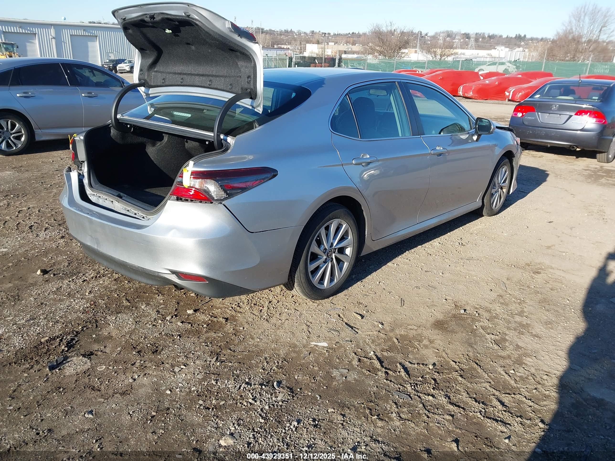 TOYOTA CAMRY image 4