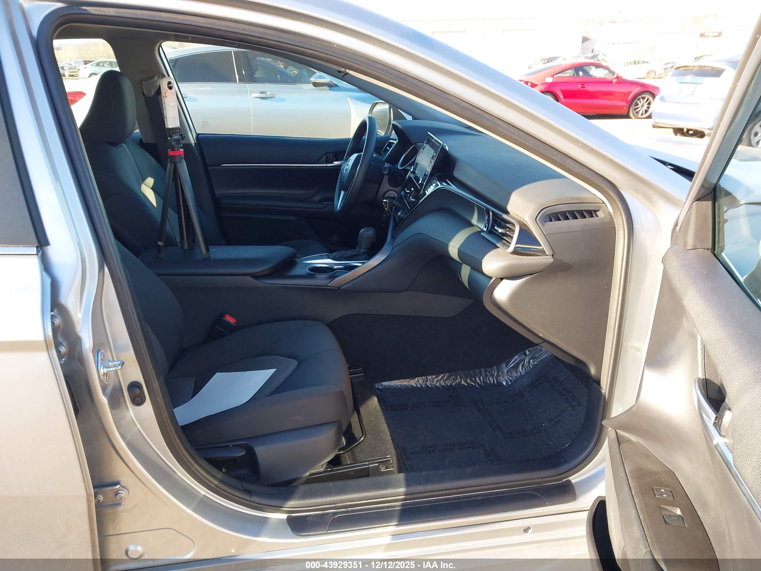 TOYOTA CAMRY image 5