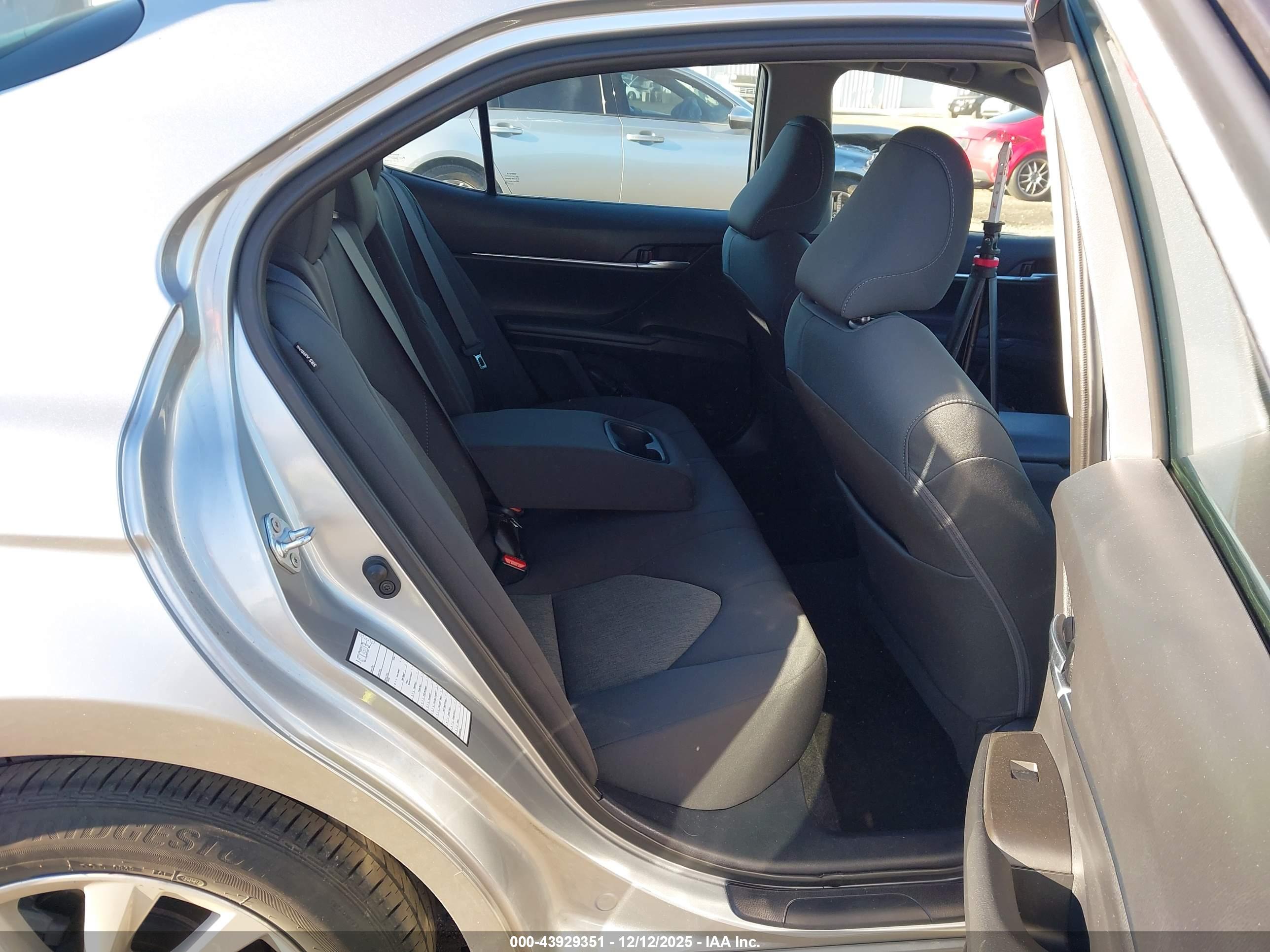 TOYOTA CAMRY image 8