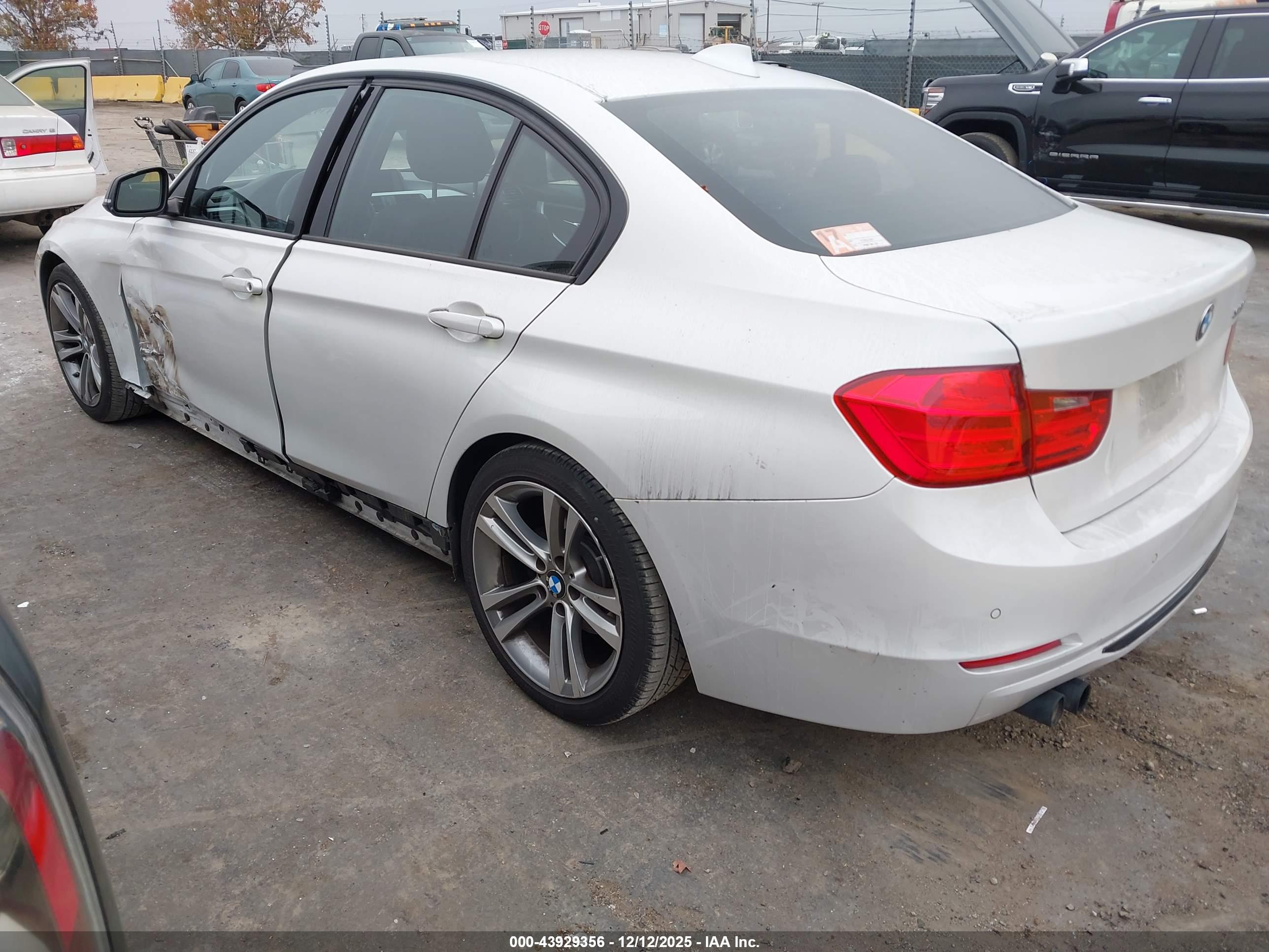 BMW 328I image 3