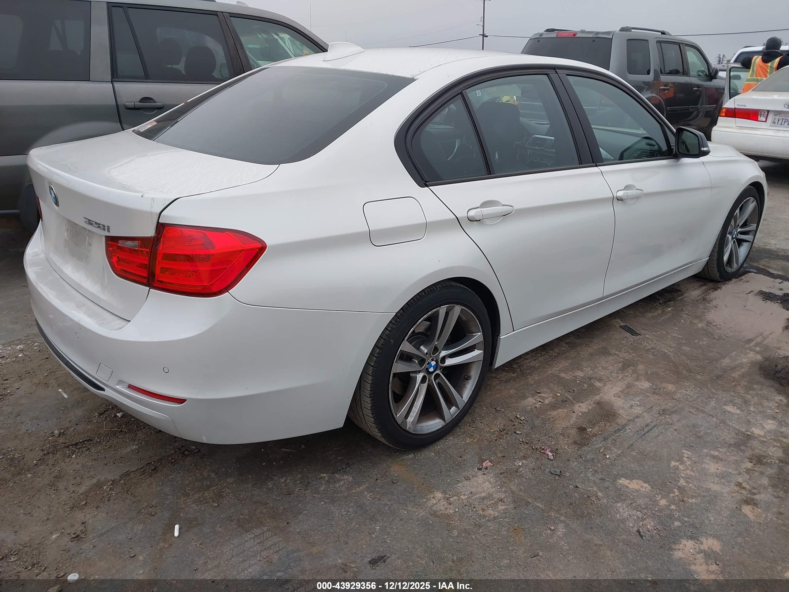 BMW 328I image 4