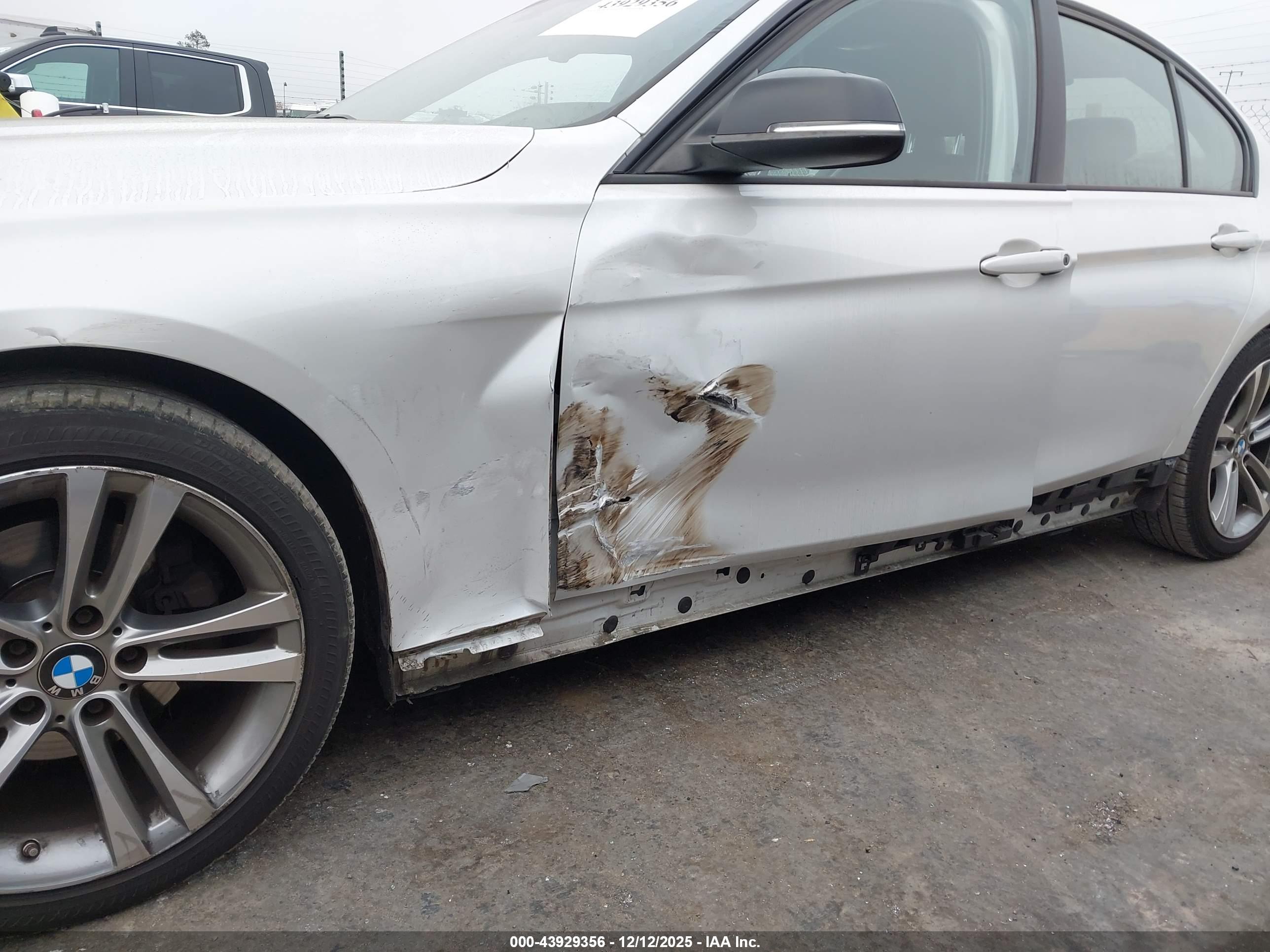 BMW 328I image 6