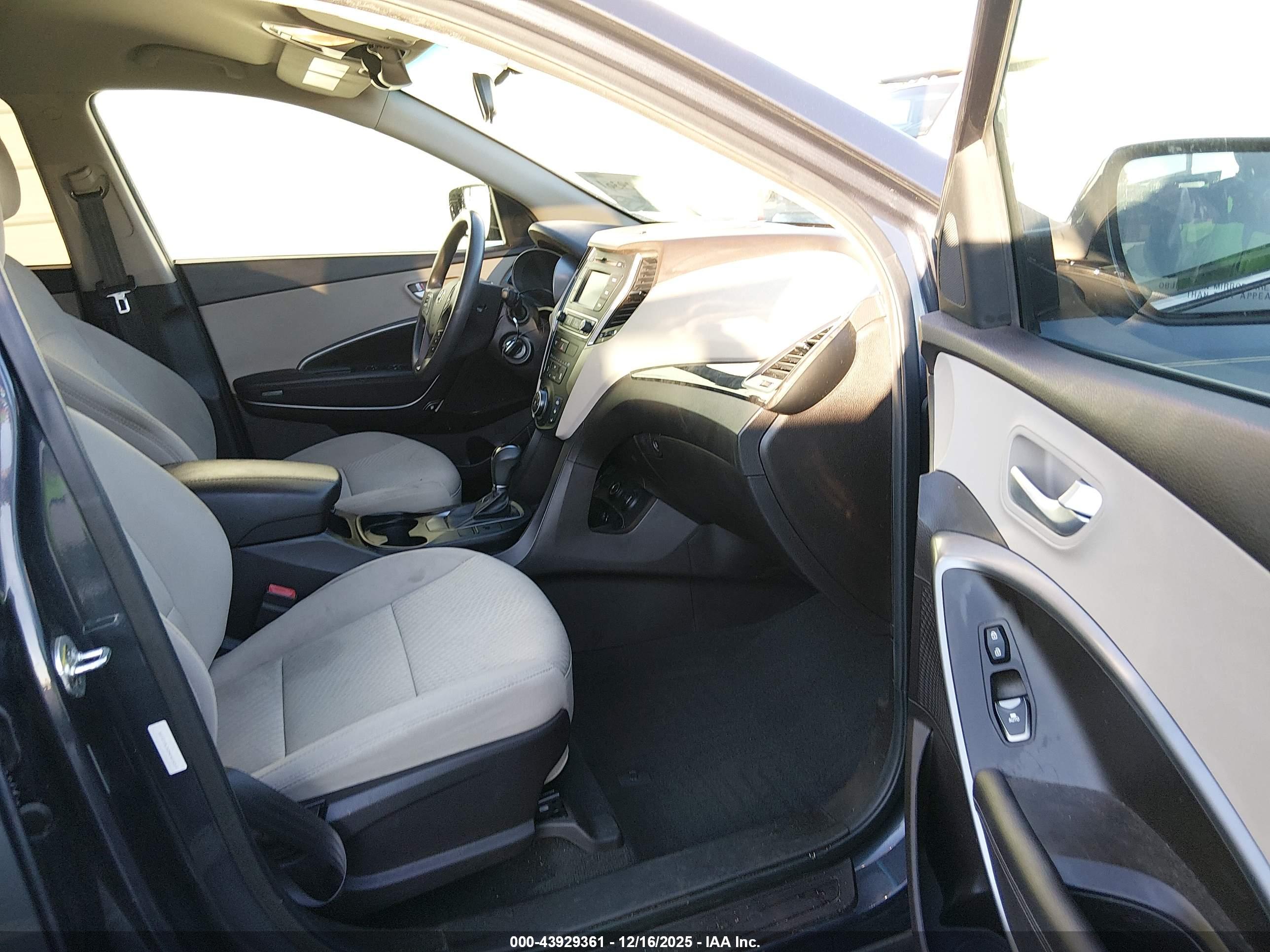 HYUNDAI SANTA image 5
