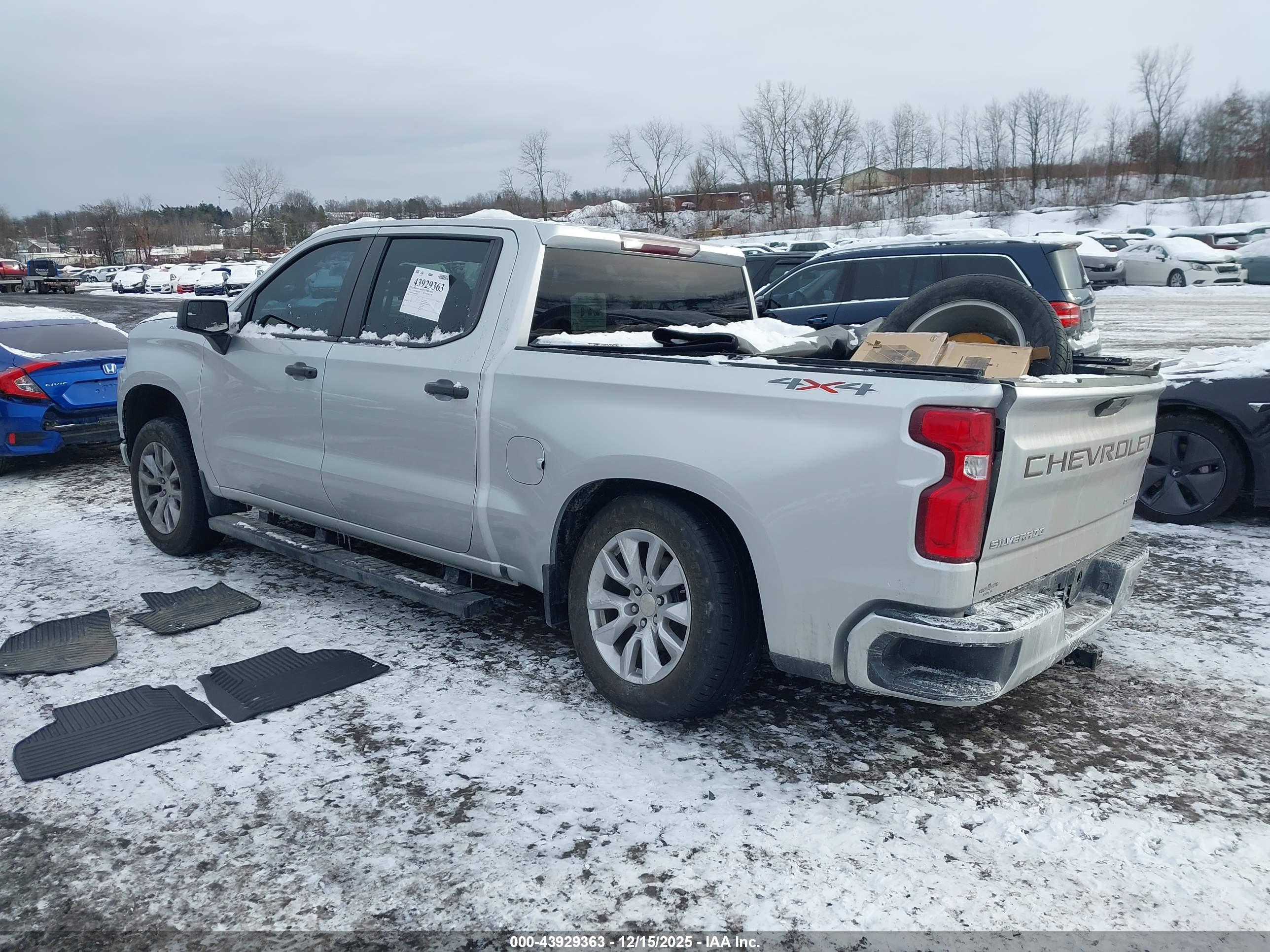 CHEVROLET SILVERADO image 3