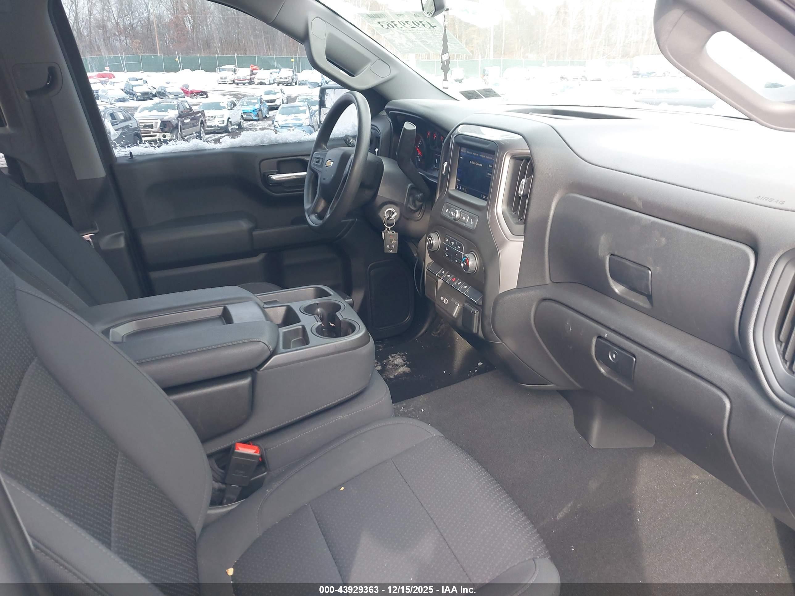 CHEVROLET SILVERADO image 5