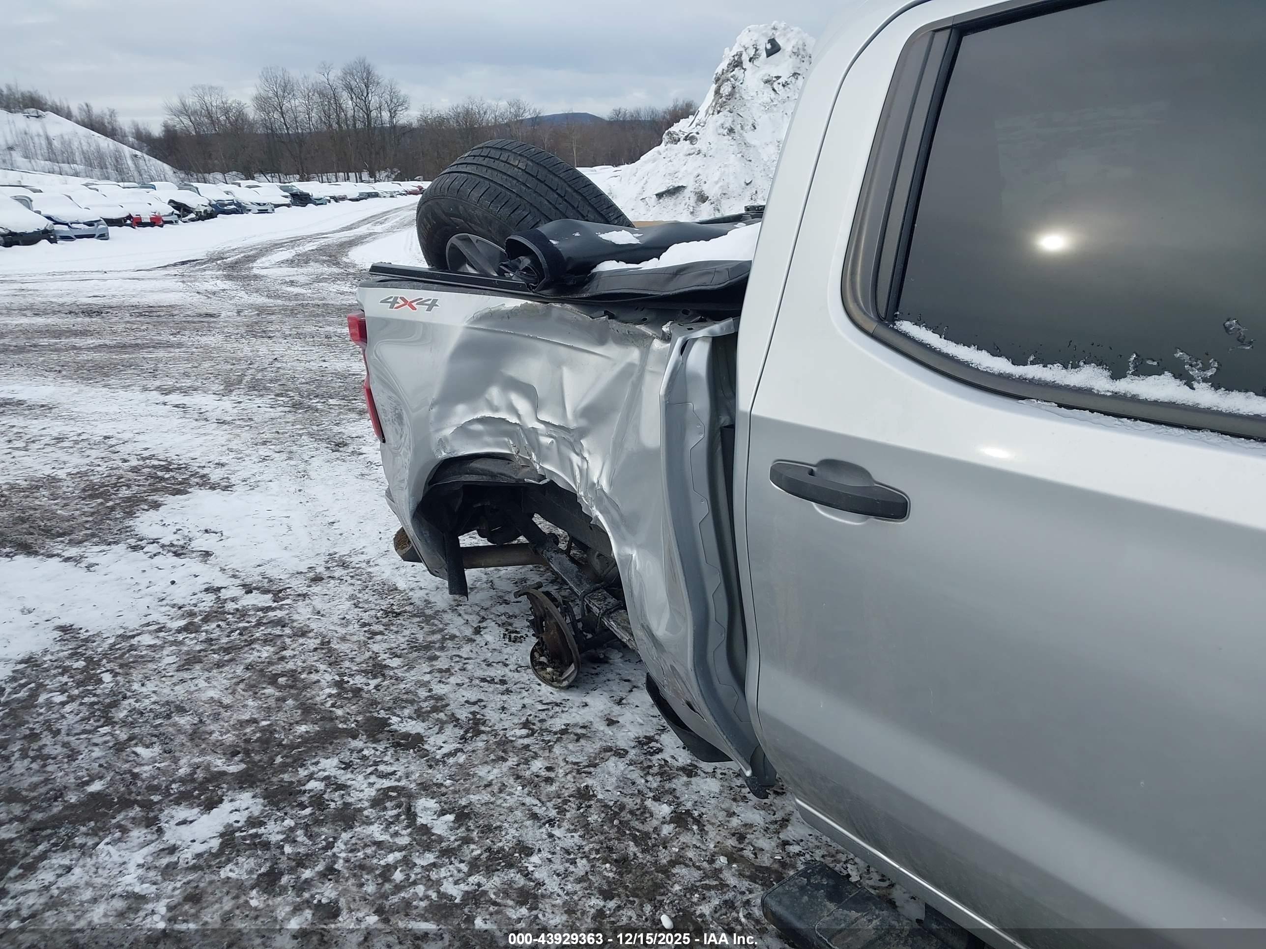 CHEVROLET SILVERADO image 6