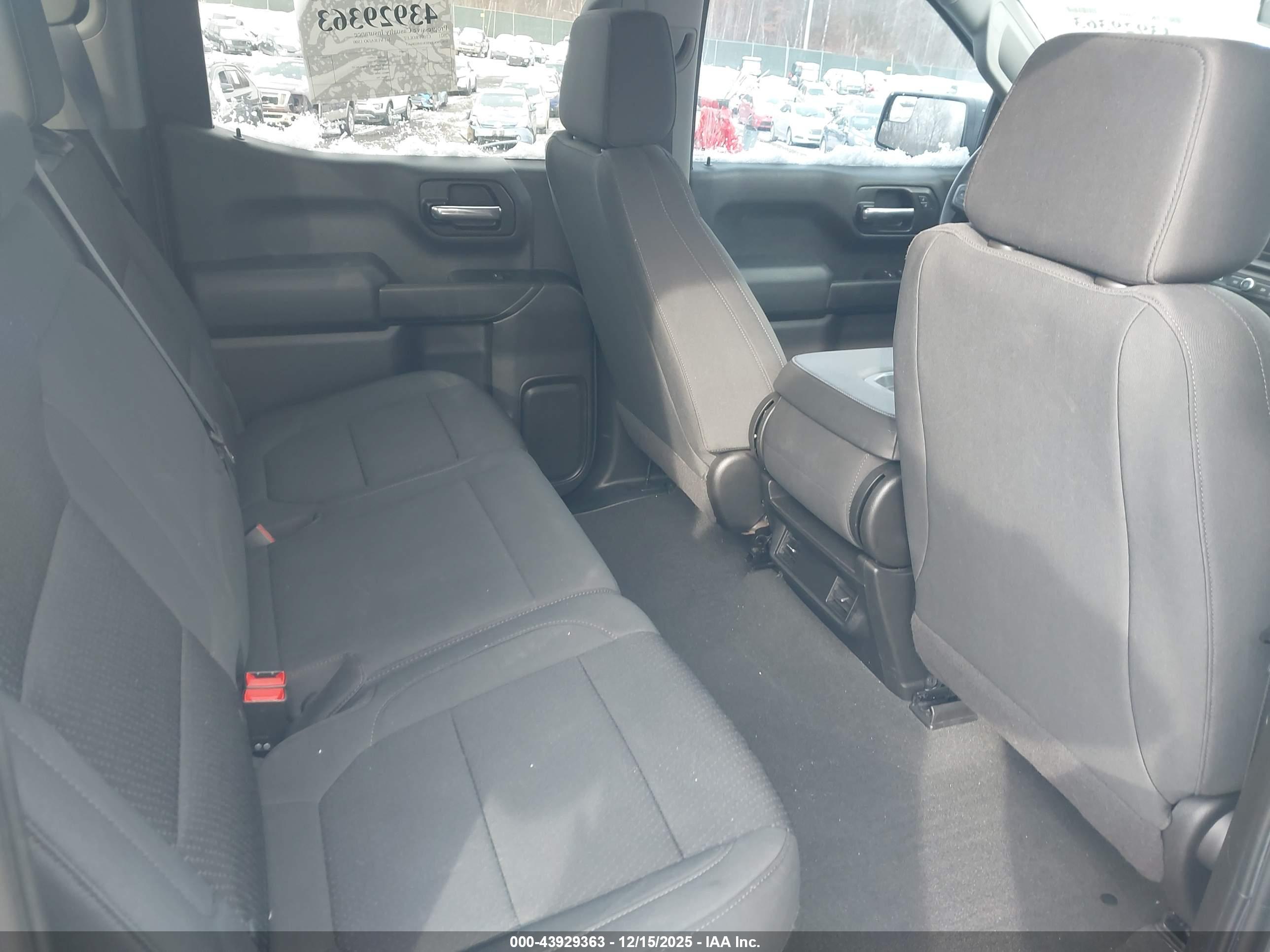 CHEVROLET SILVERADO image 8