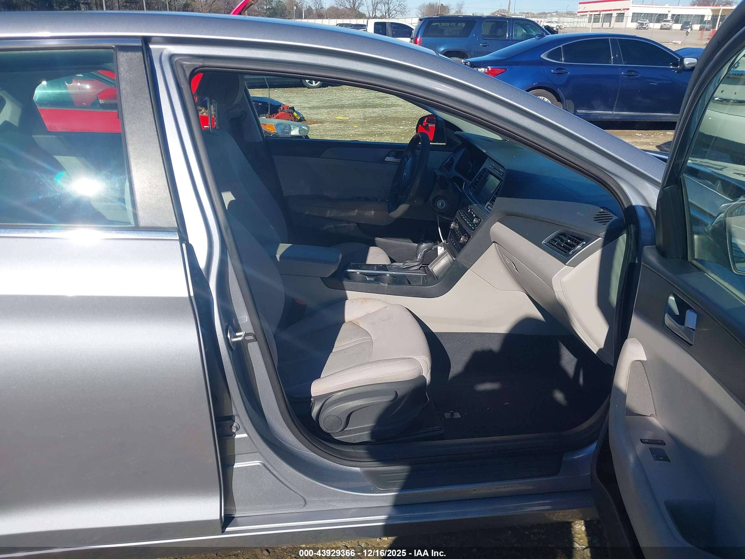 HYUNDAI SONATA image 5