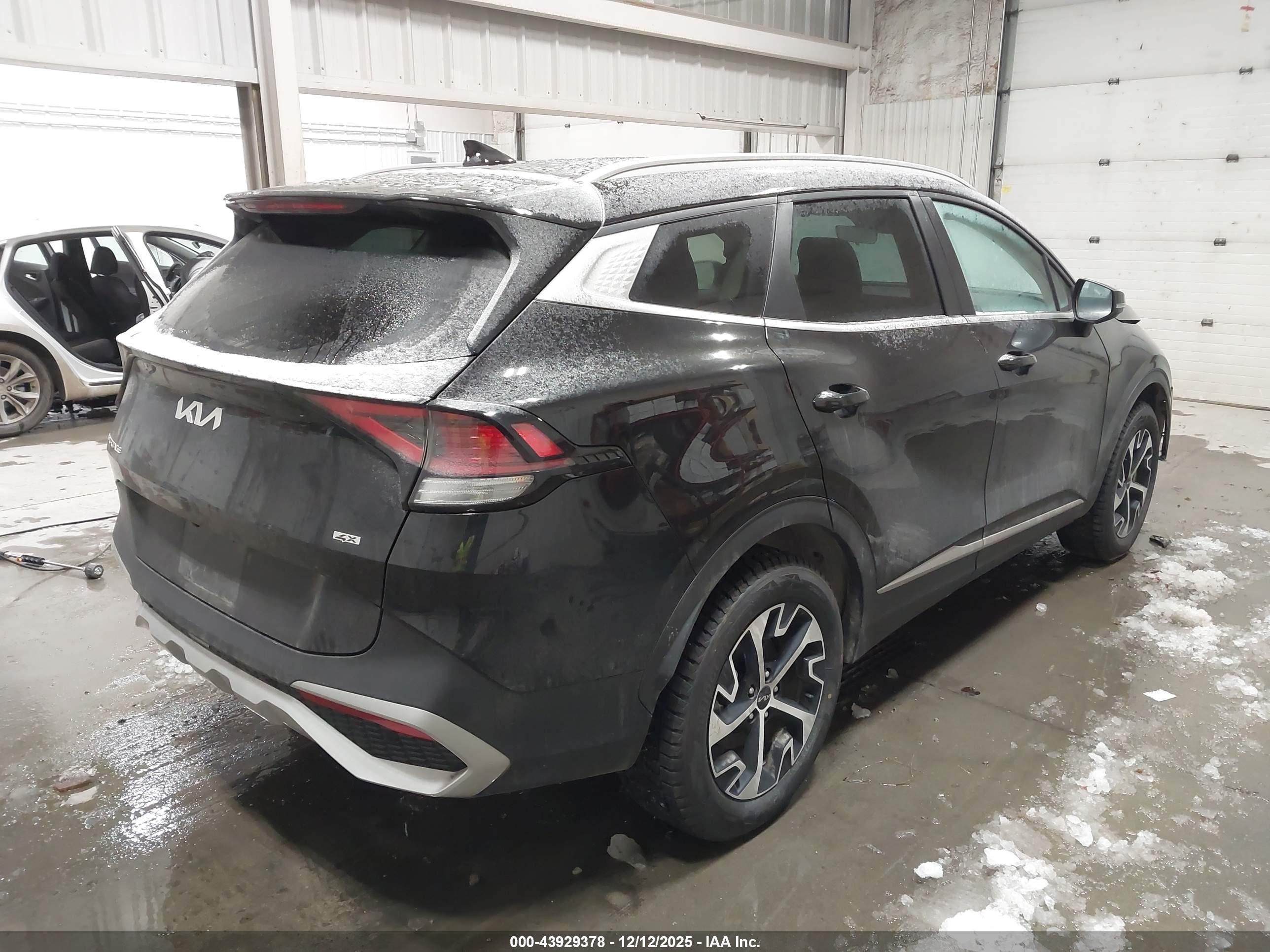 KIA SPORTAGE image 4