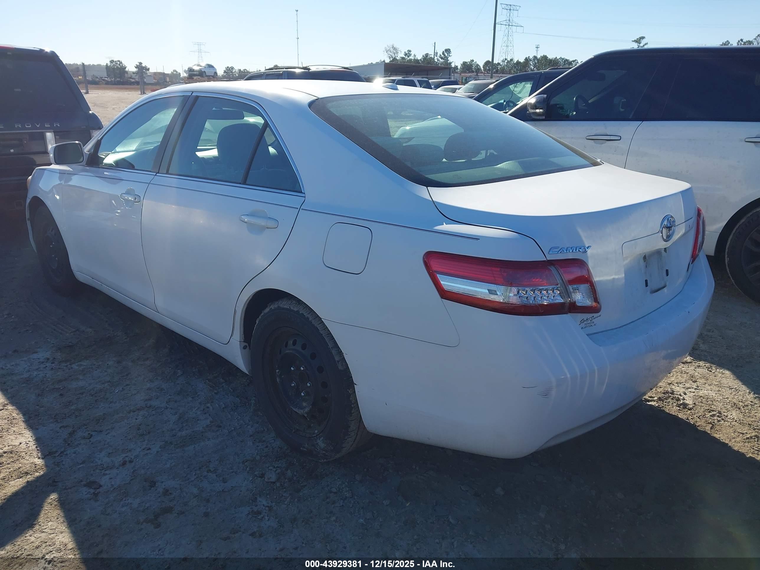 TOYOTA CAMRY image 3