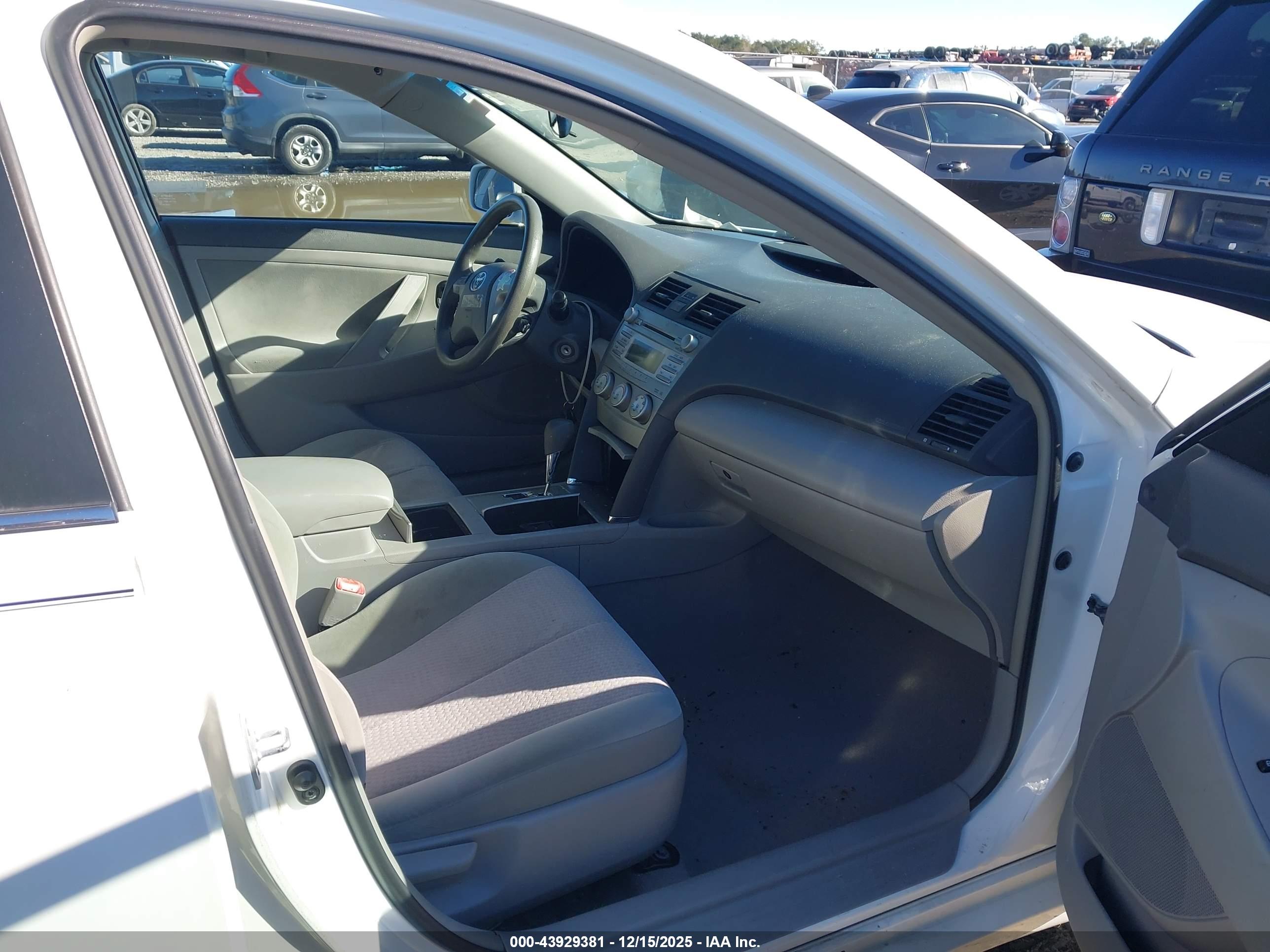TOYOTA CAMRY image 5