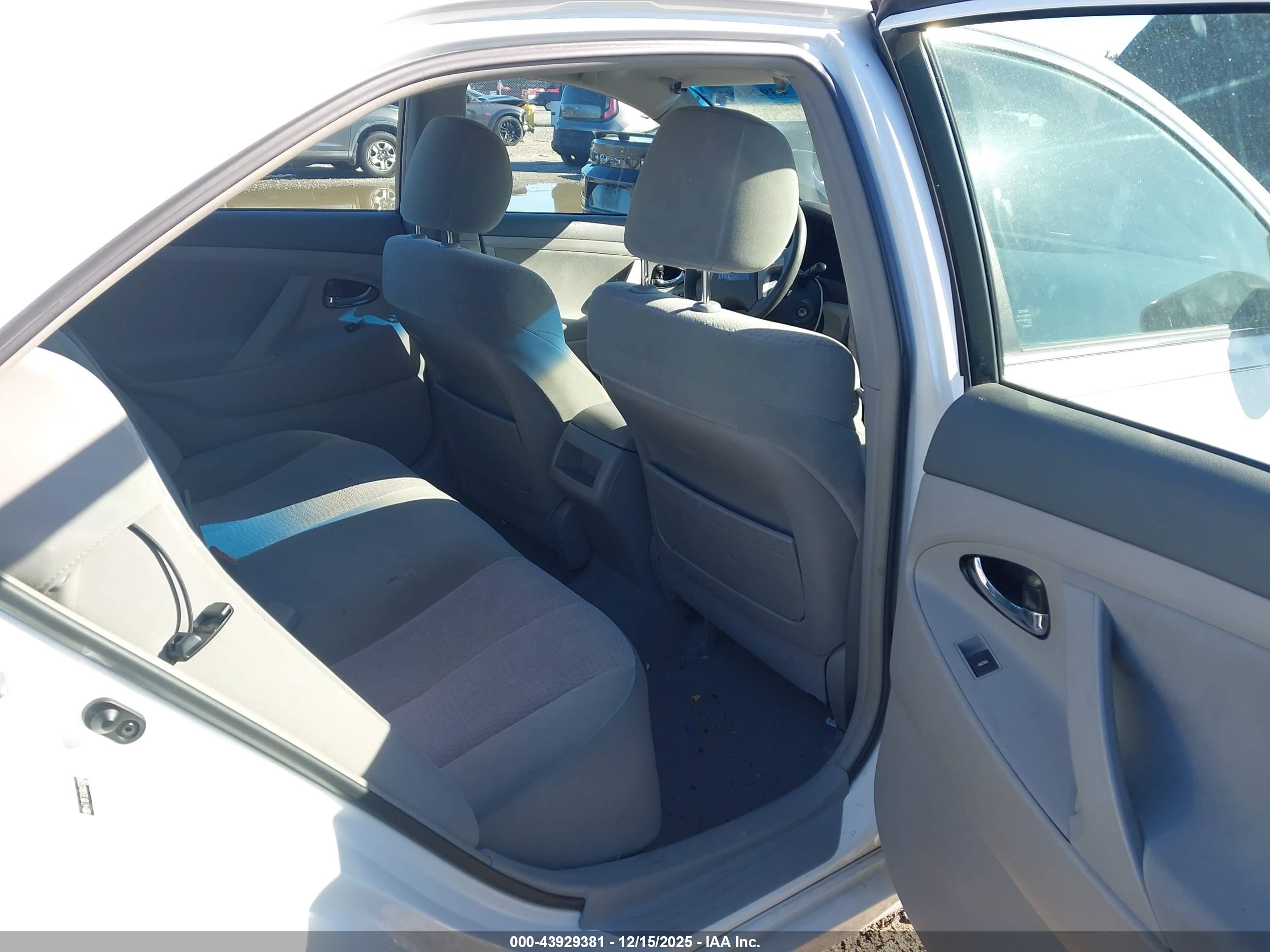 TOYOTA CAMRY image 8