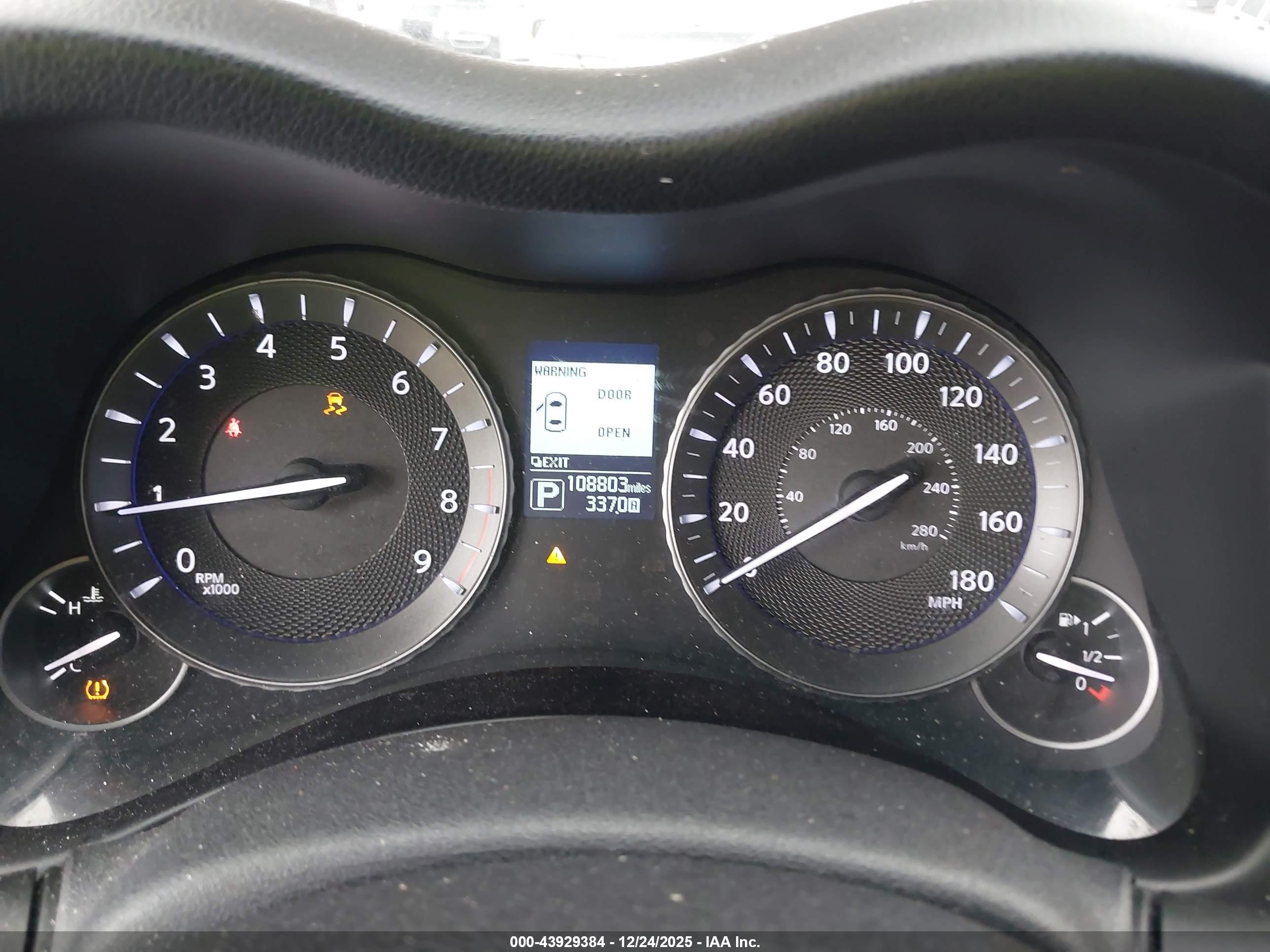 INFINITI Q70 image 7